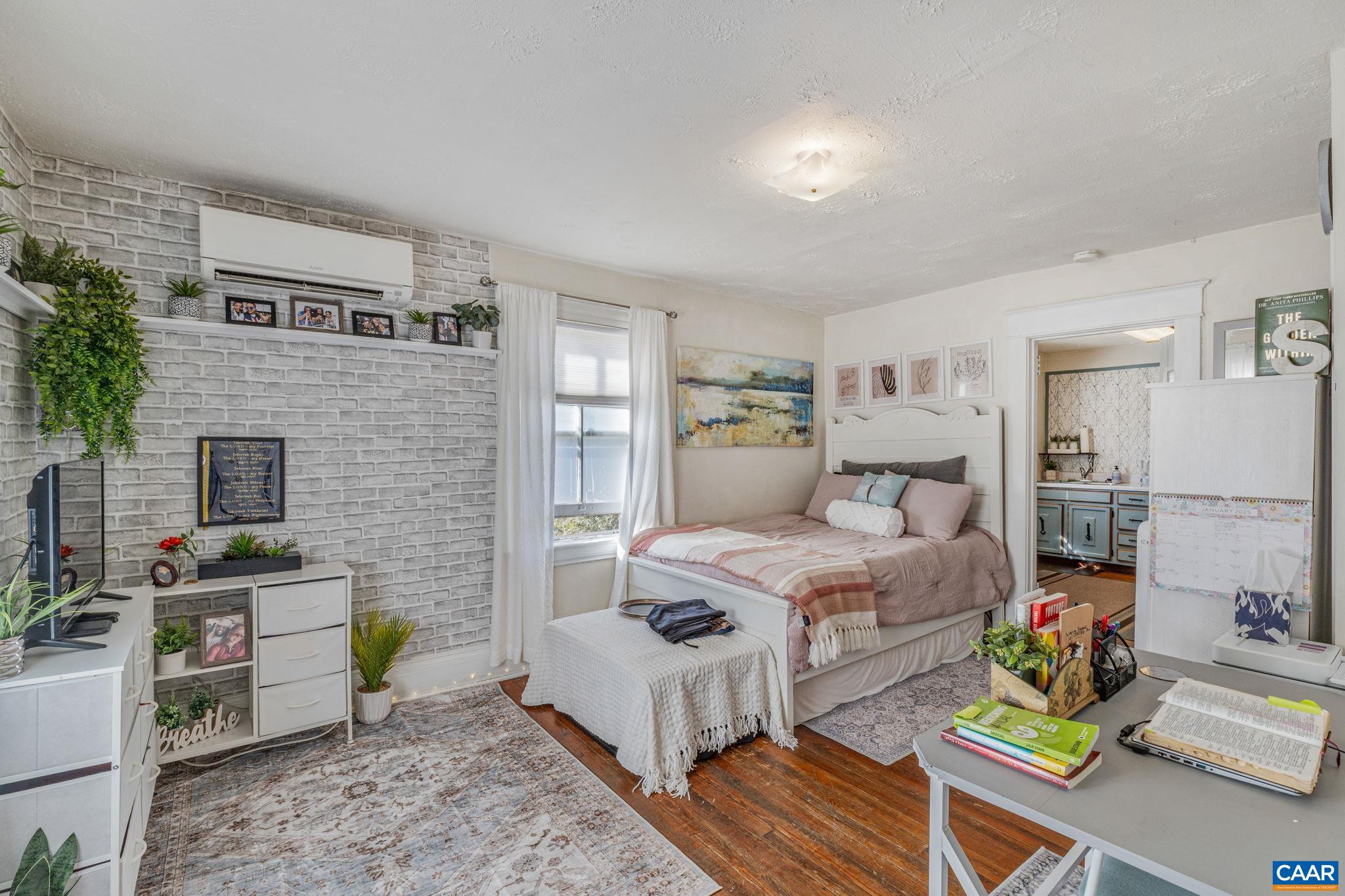 1001 AVON ST Unit: A, B, C, Garage