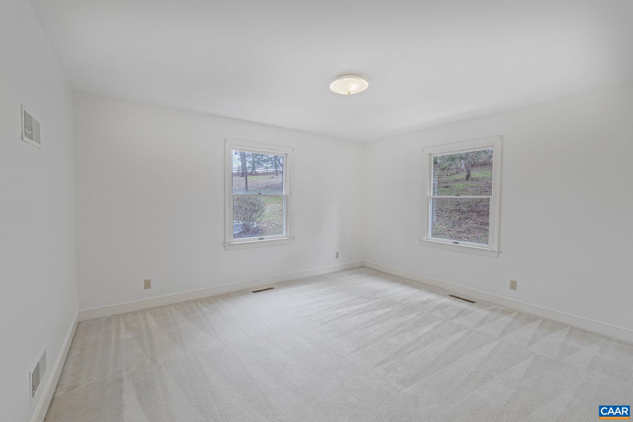 935 EMERSON DR