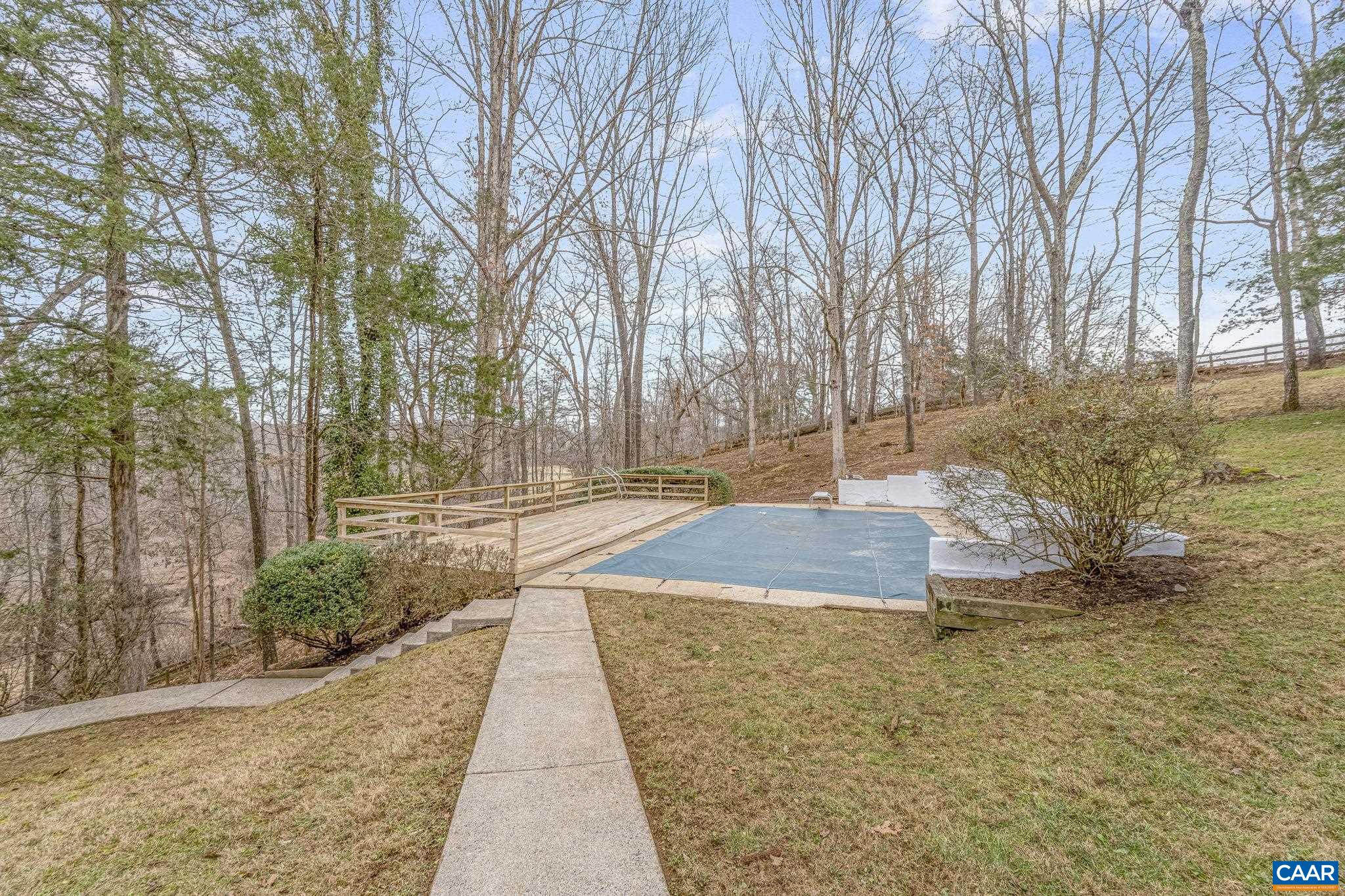 935 EMERSON DR