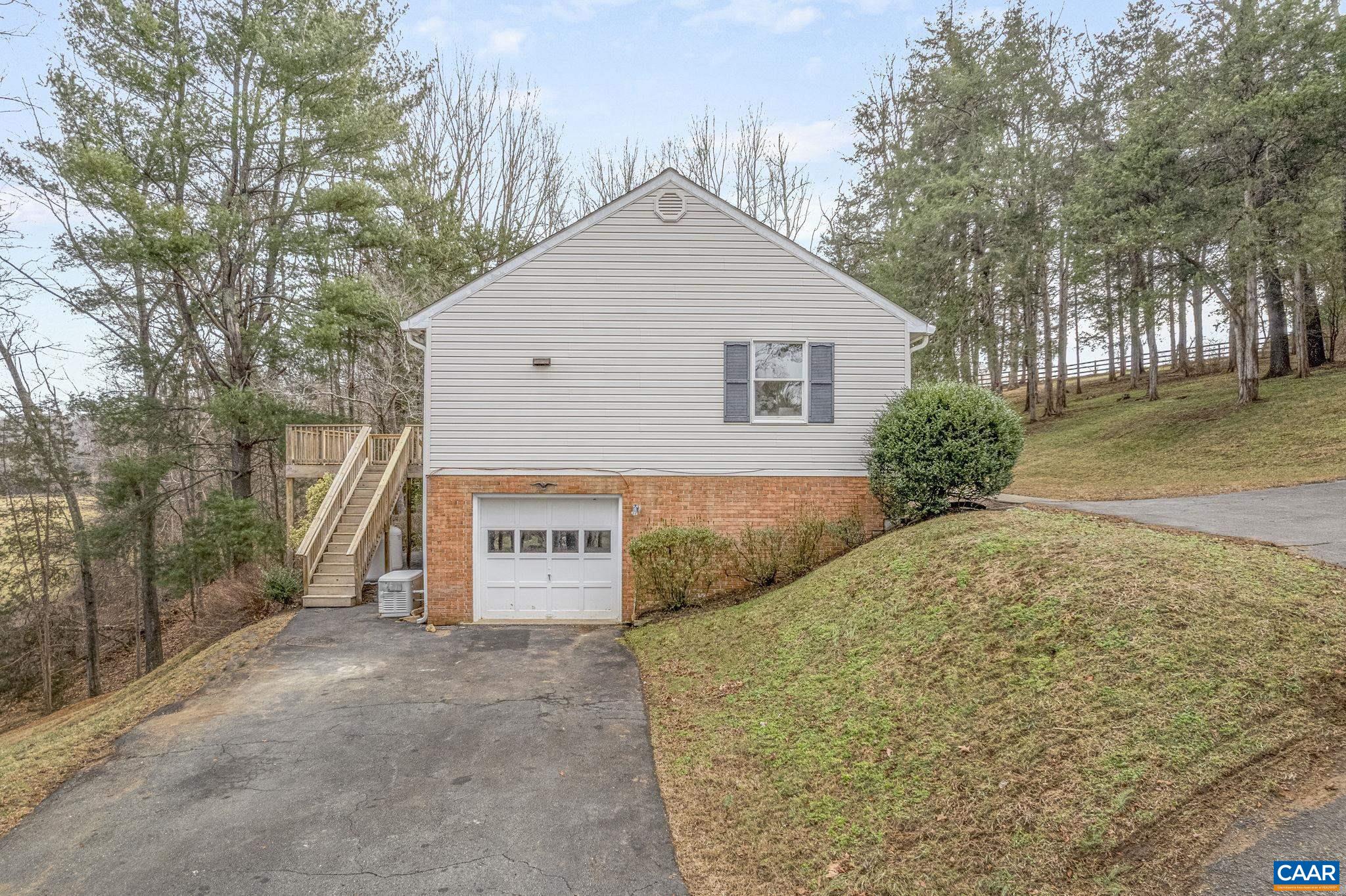 935 EMERSON DR