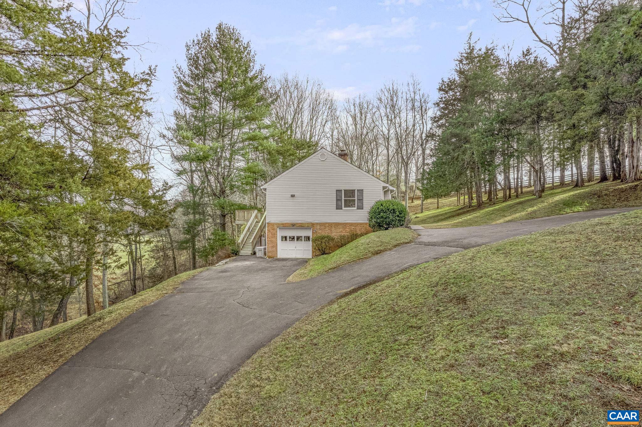 935 EMERSON DR