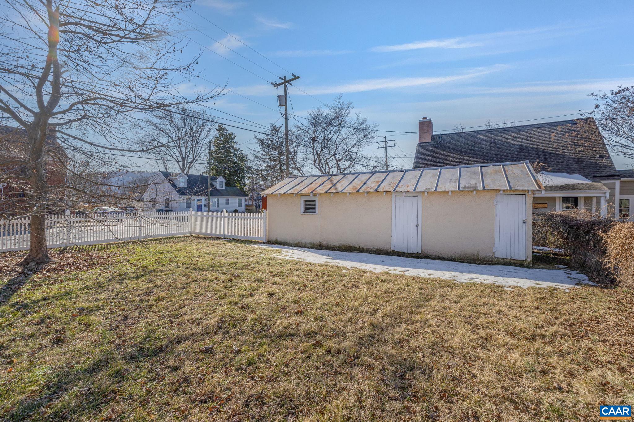 1001 AVON ST