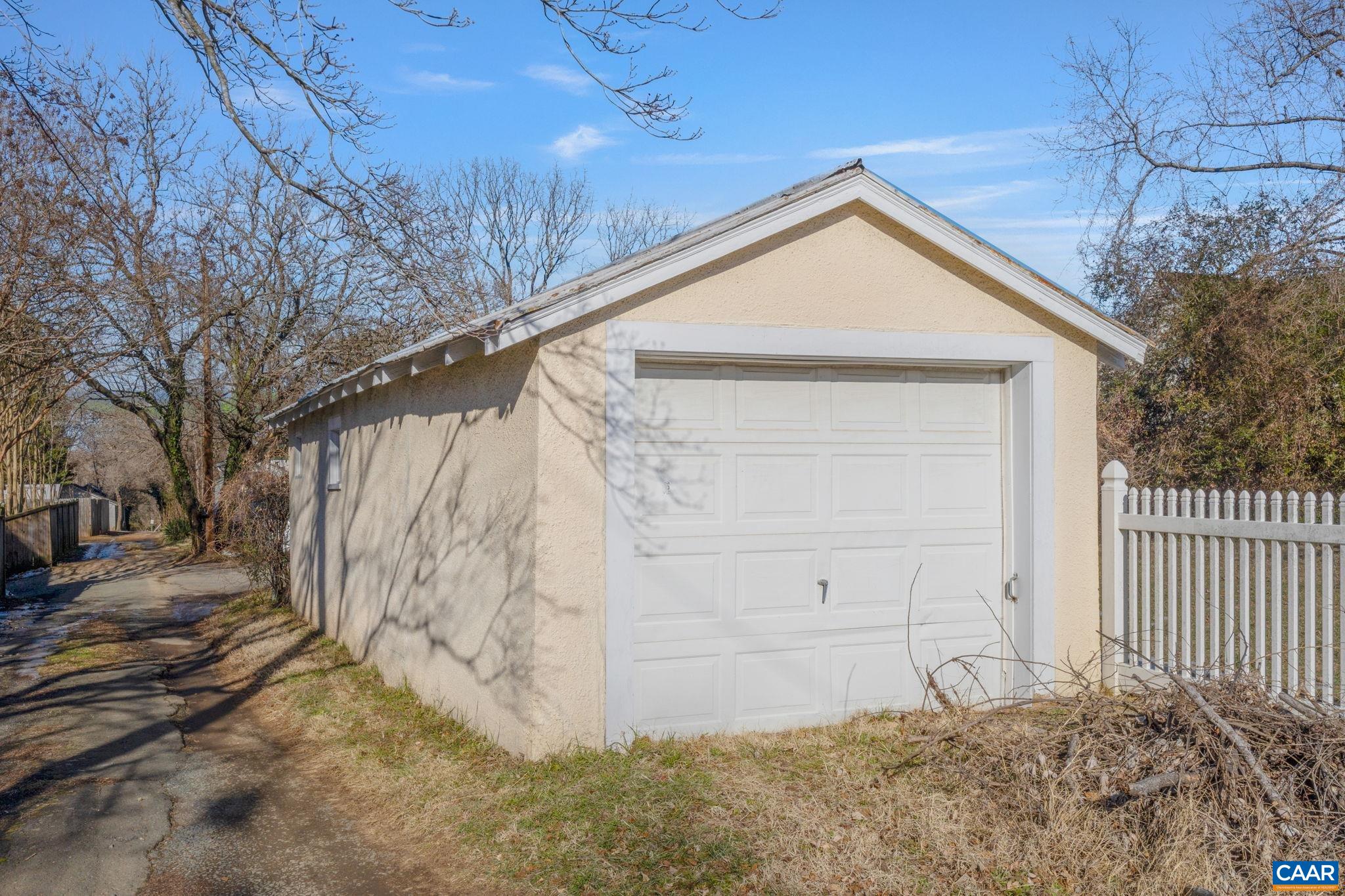 1001 AVON ST