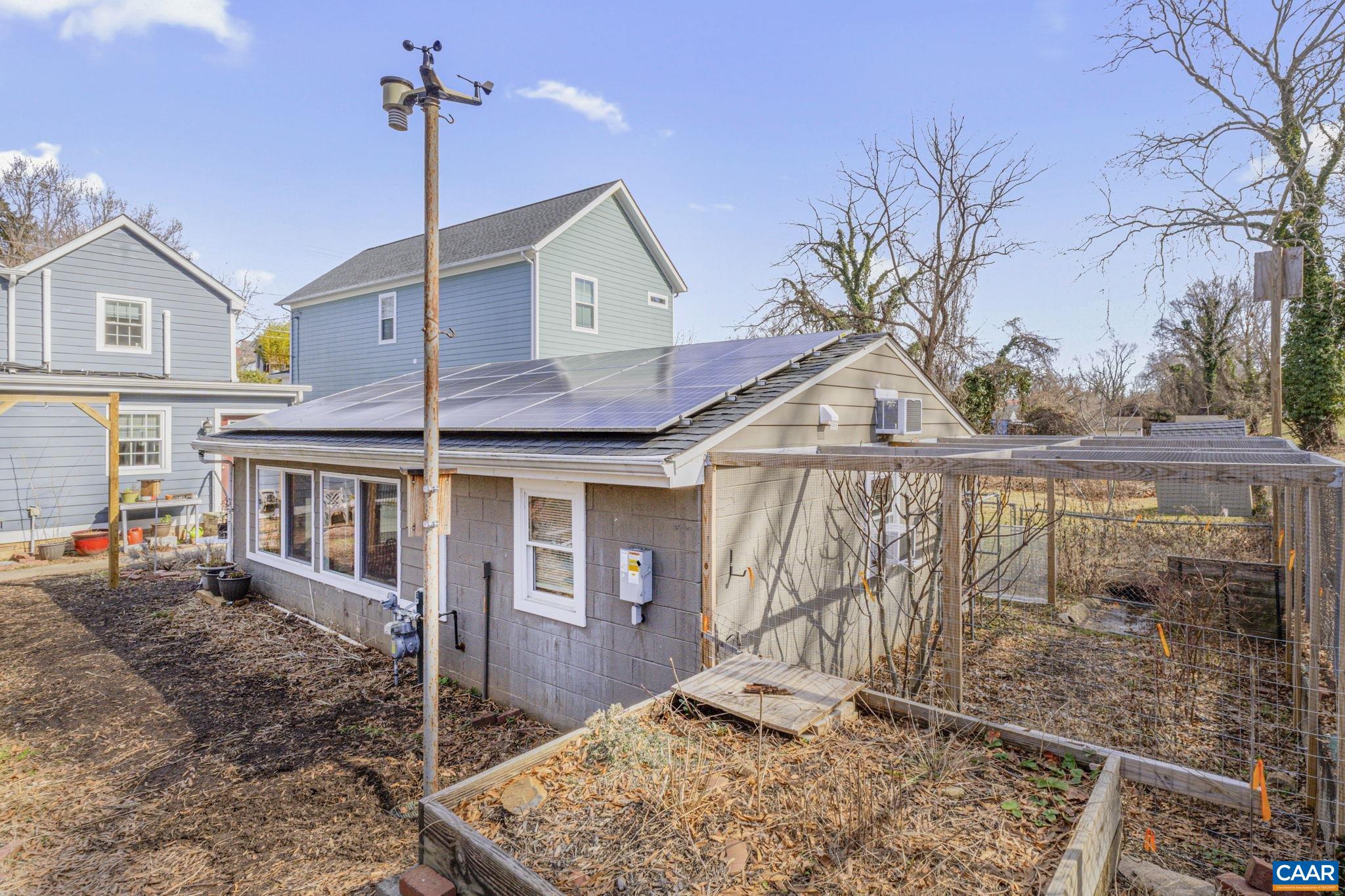 907 PAGE ST