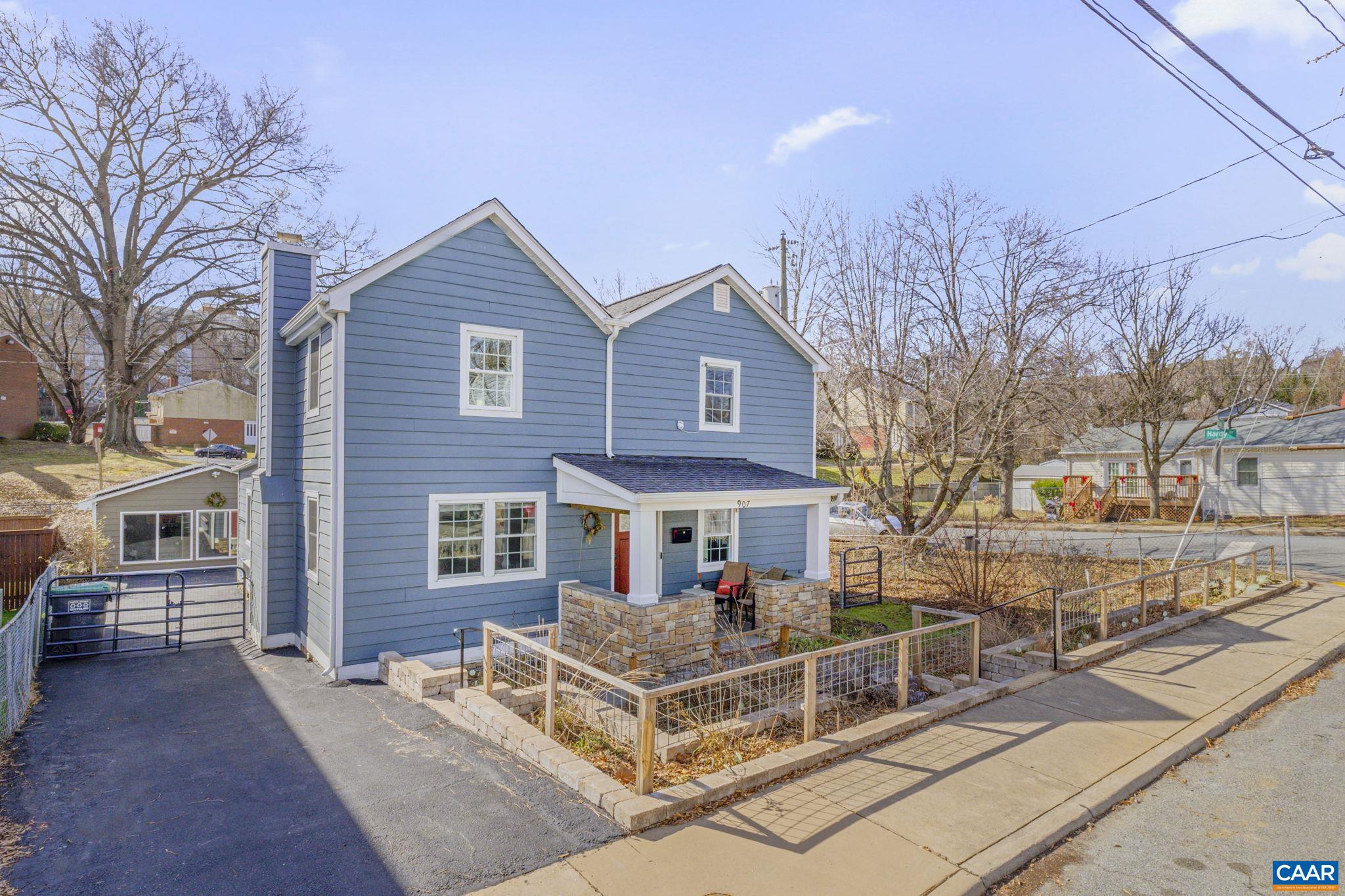 907 PAGE ST