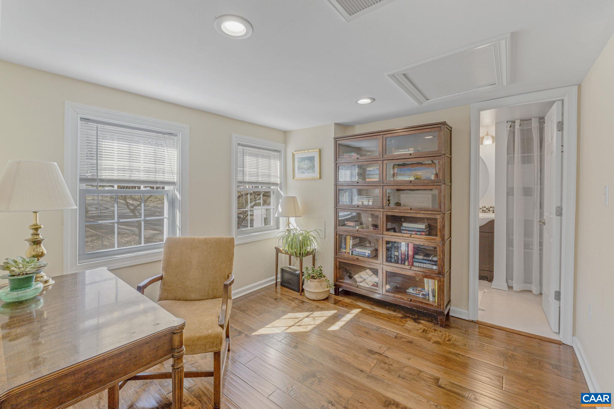 907 PAGE ST