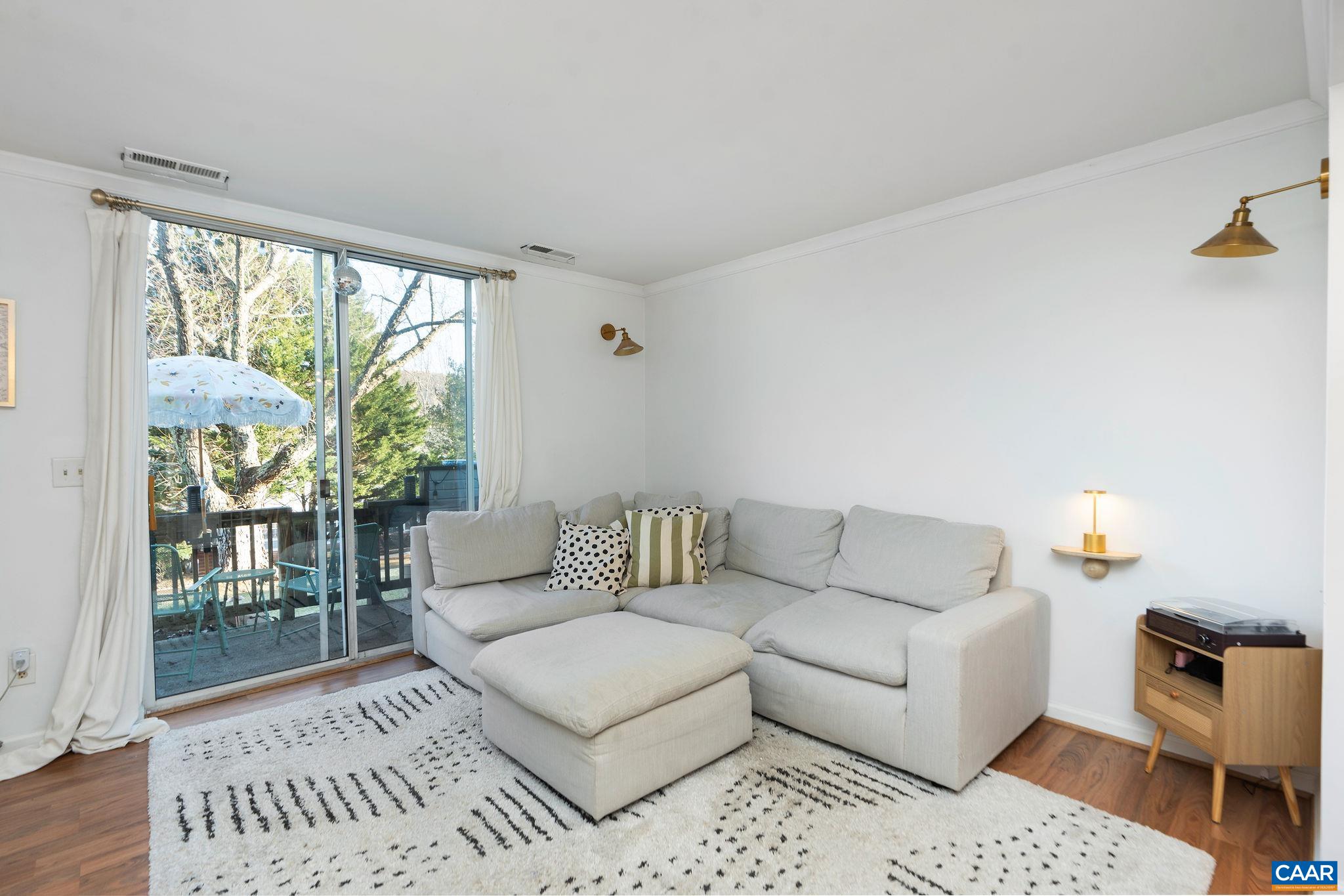 1242 MAPLE VIEW DR