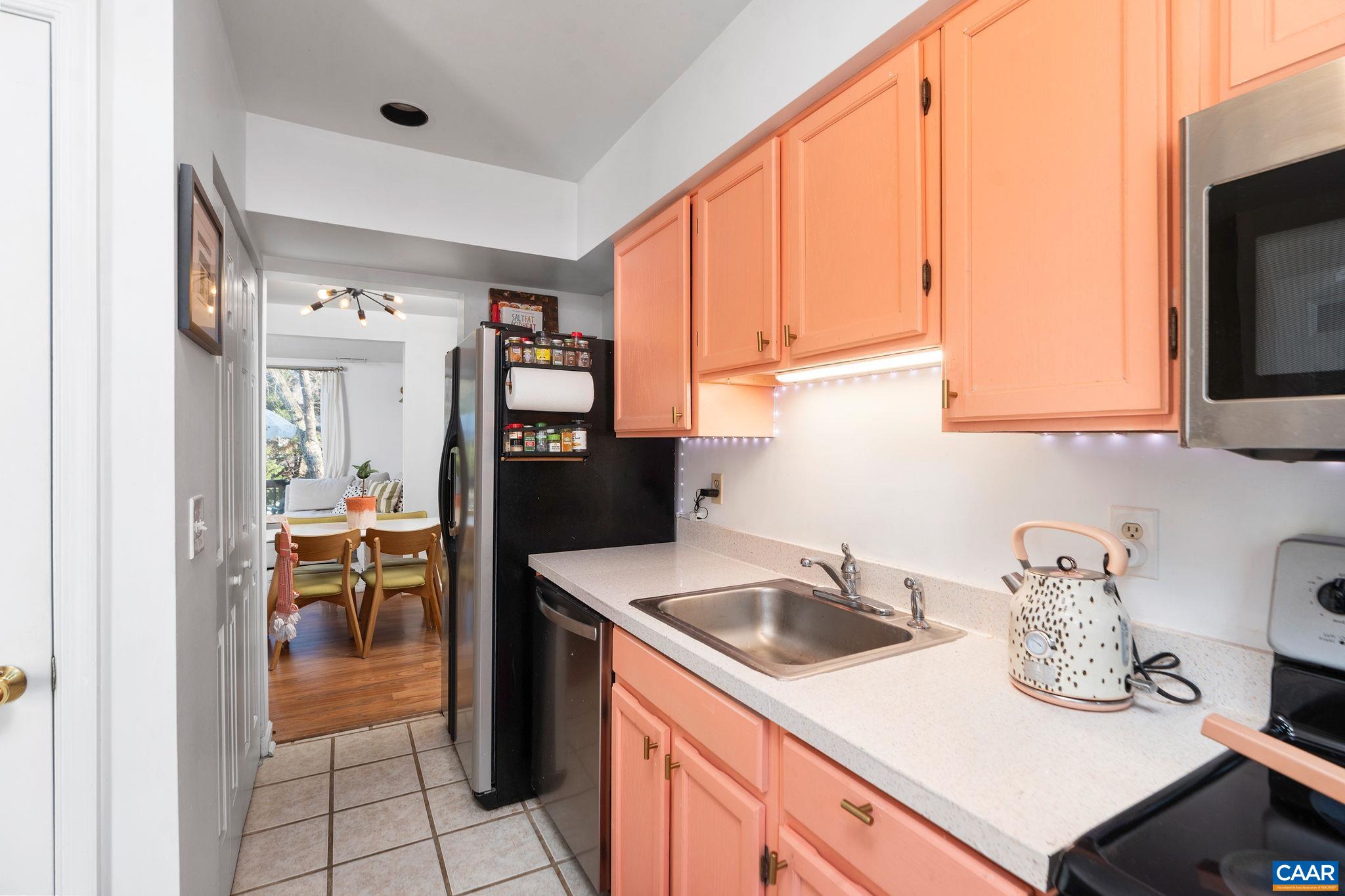 1242 MAPLE VIEW DR
