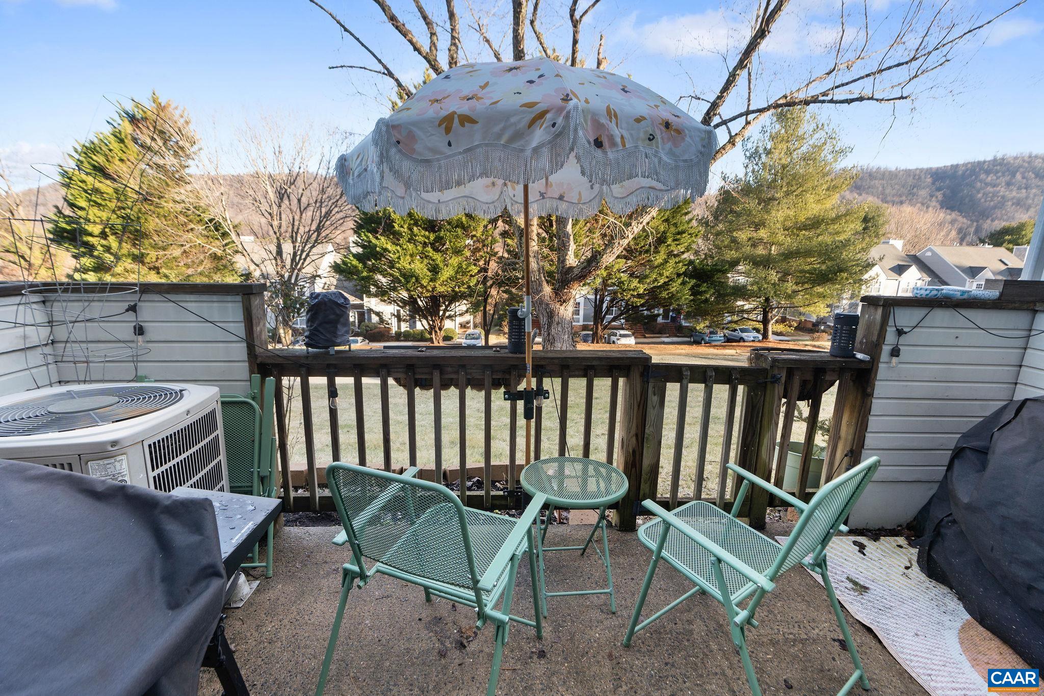 1242 MAPLE VIEW DR