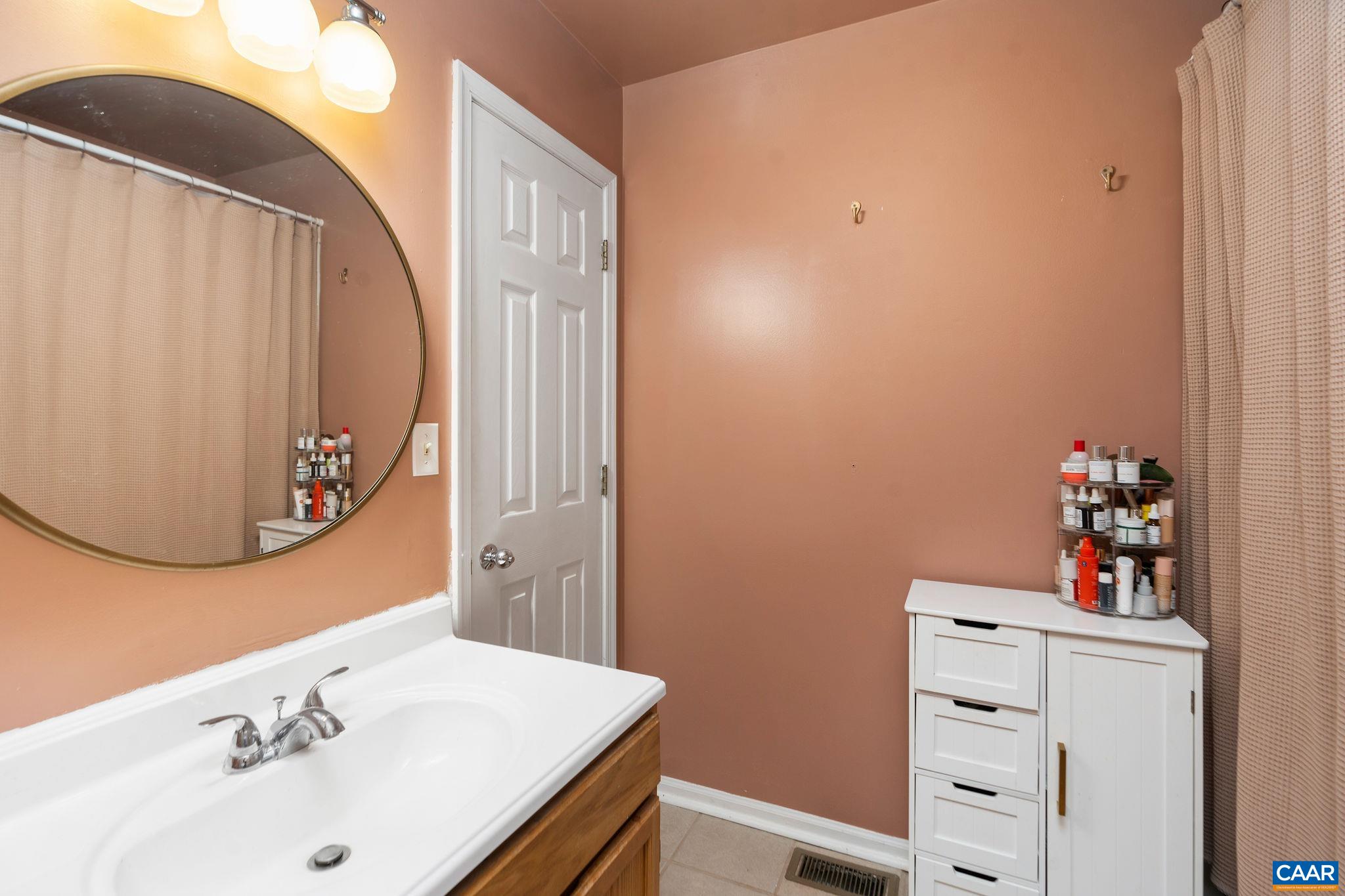 1242 MAPLE VIEW DR