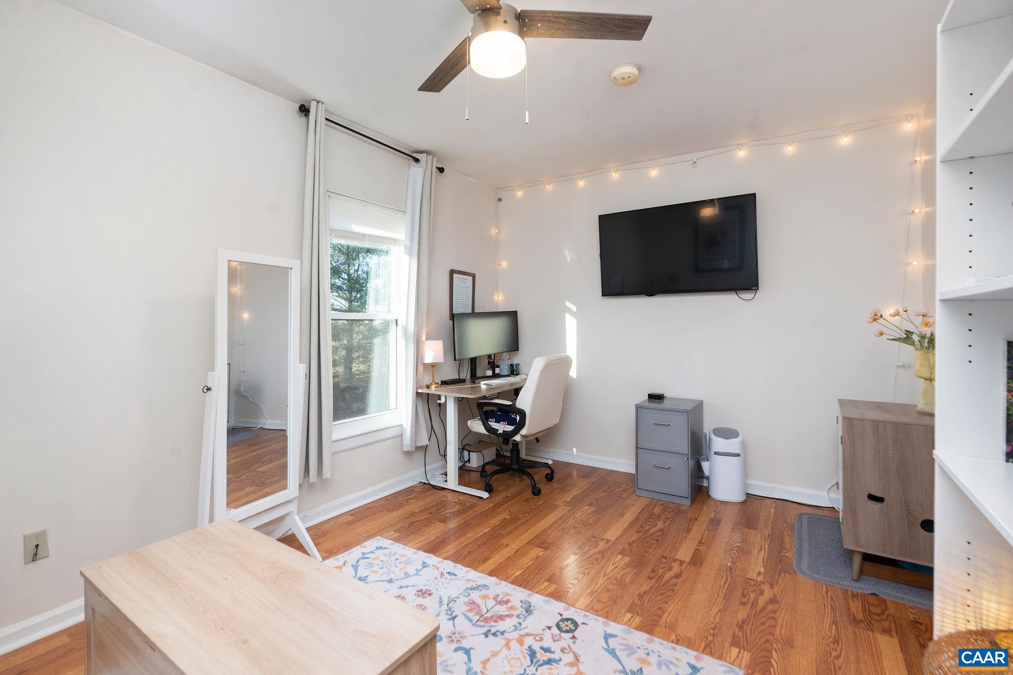 1242 MAPLE VIEW DR