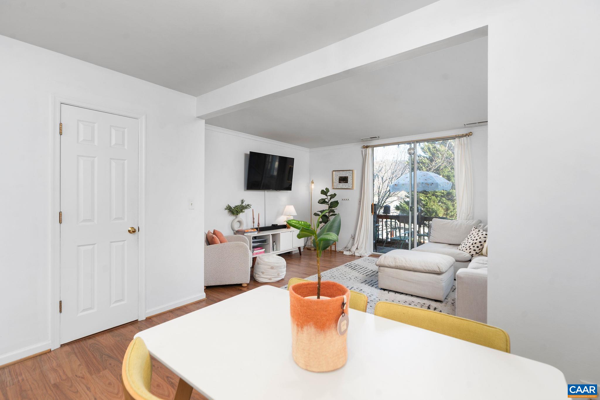1242 MAPLE VIEW DR