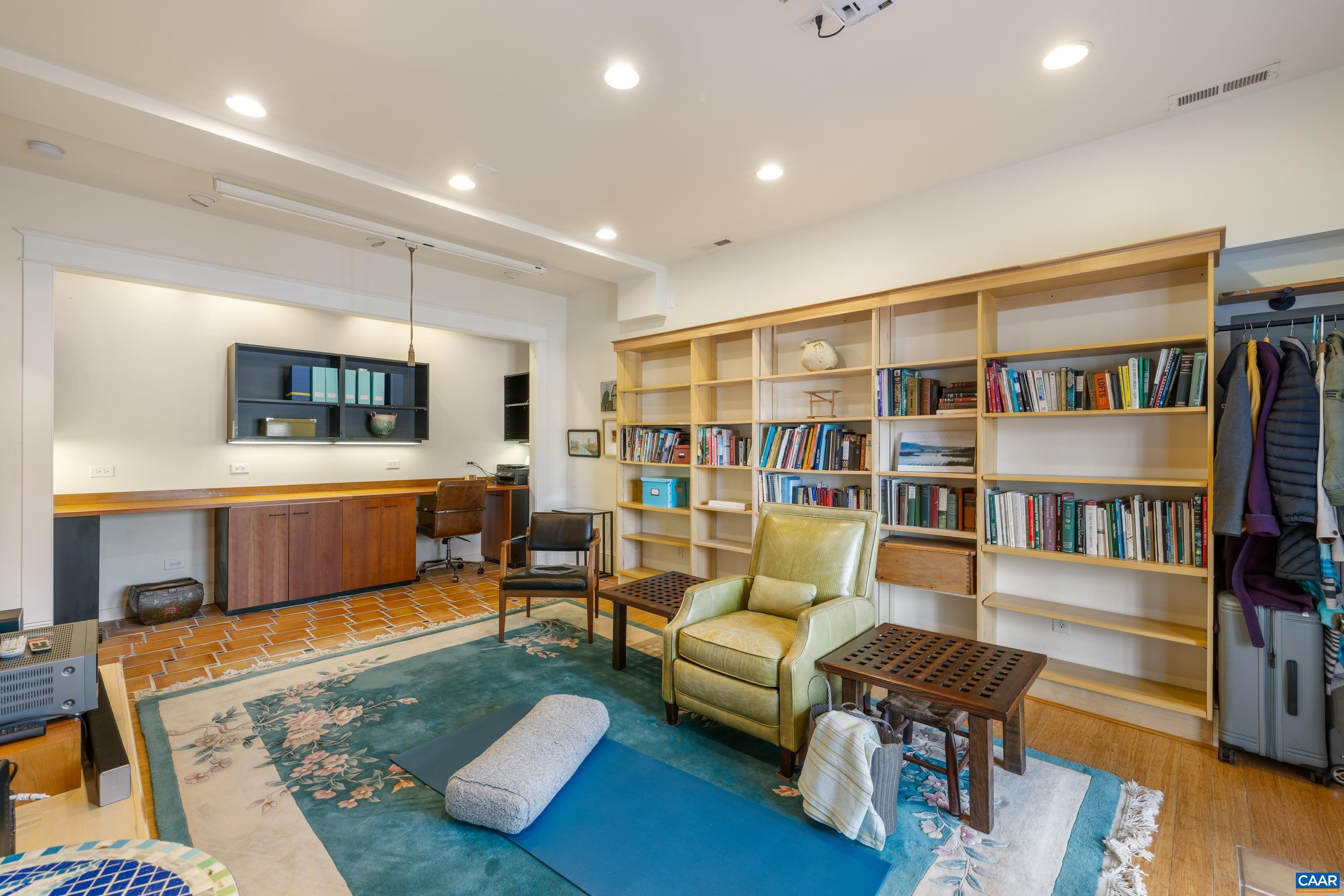 1111 SAINT CHARLES CT