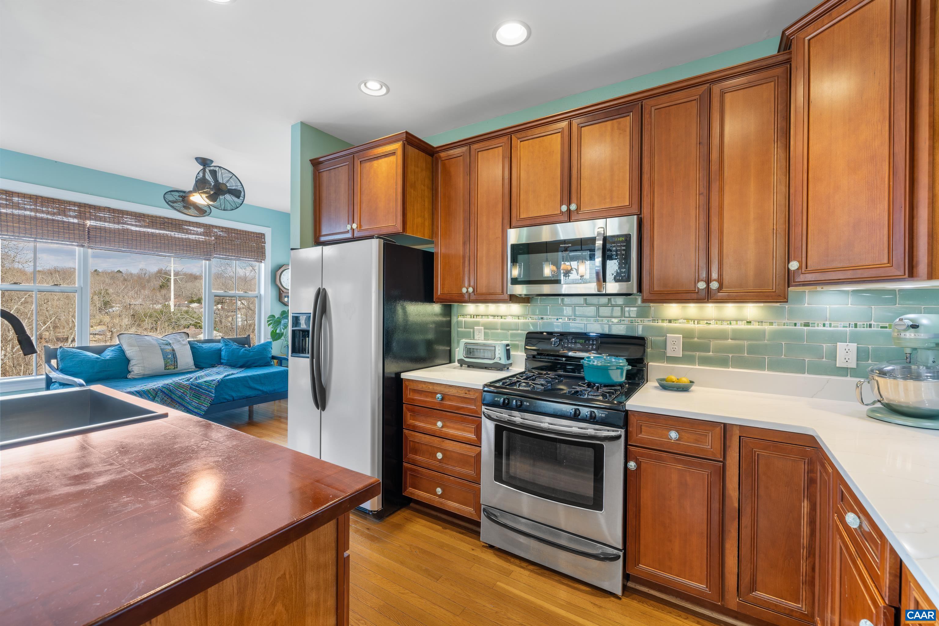 1111 SAINT CHARLES CT