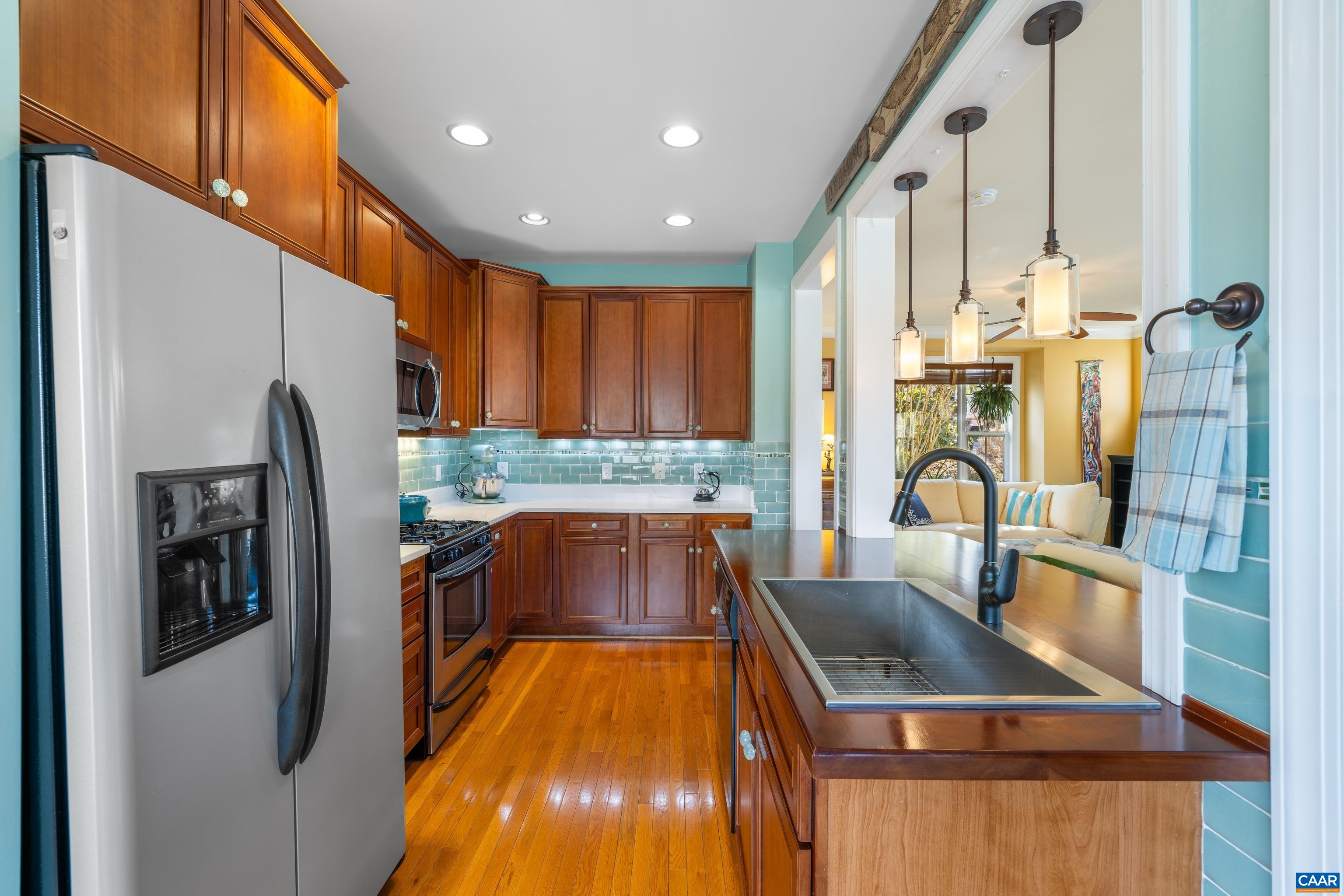 1111 SAINT CHARLES CT