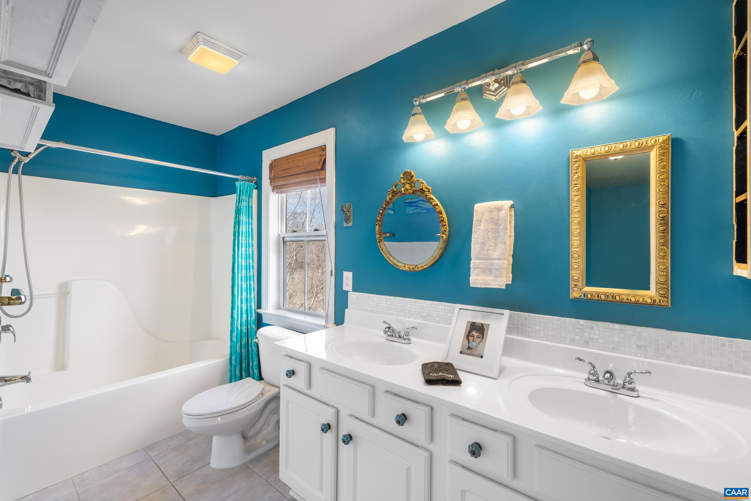 1111 SAINT CHARLES CT