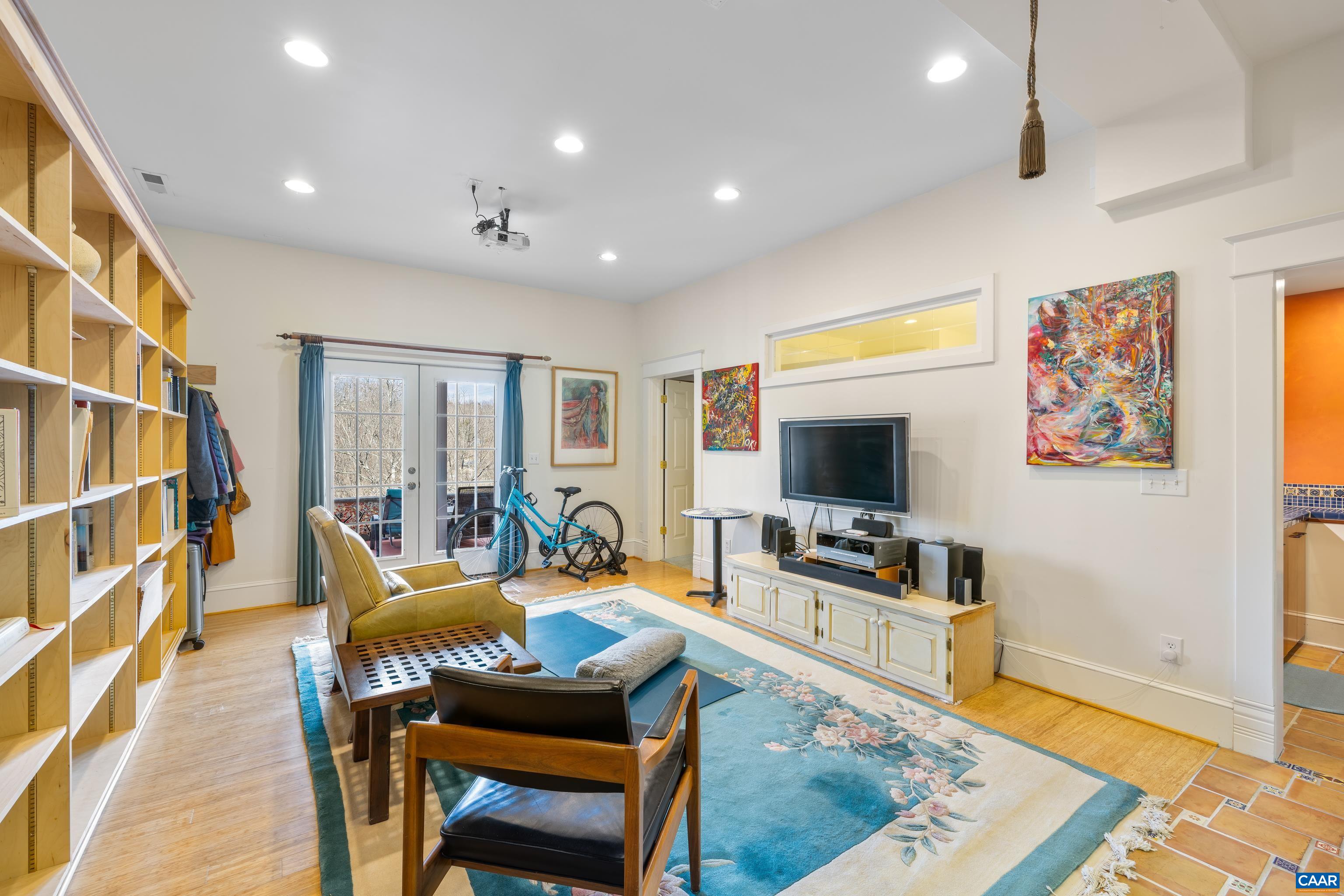 1111 SAINT CHARLES CT