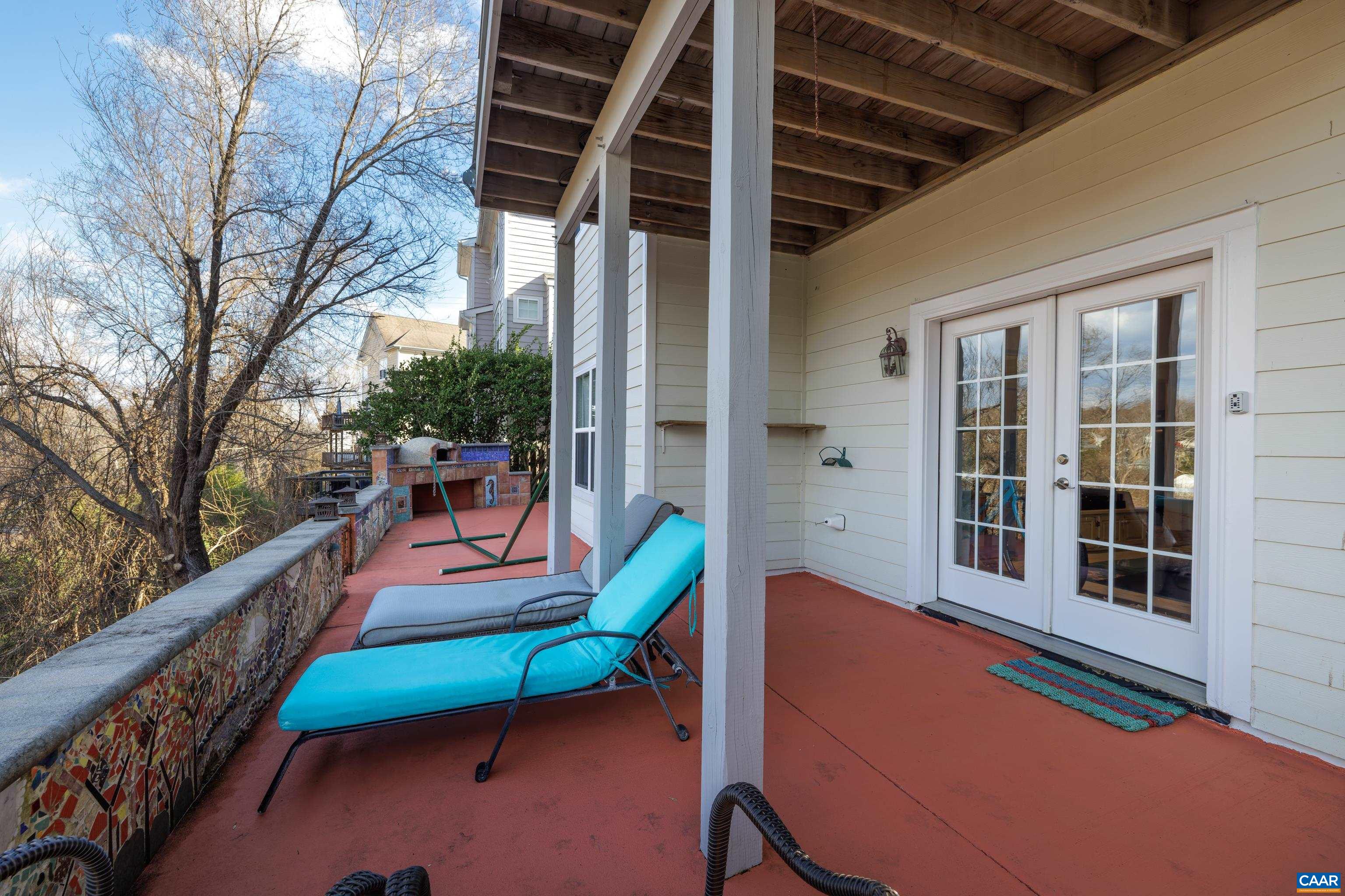 1111 SAINT CHARLES CT