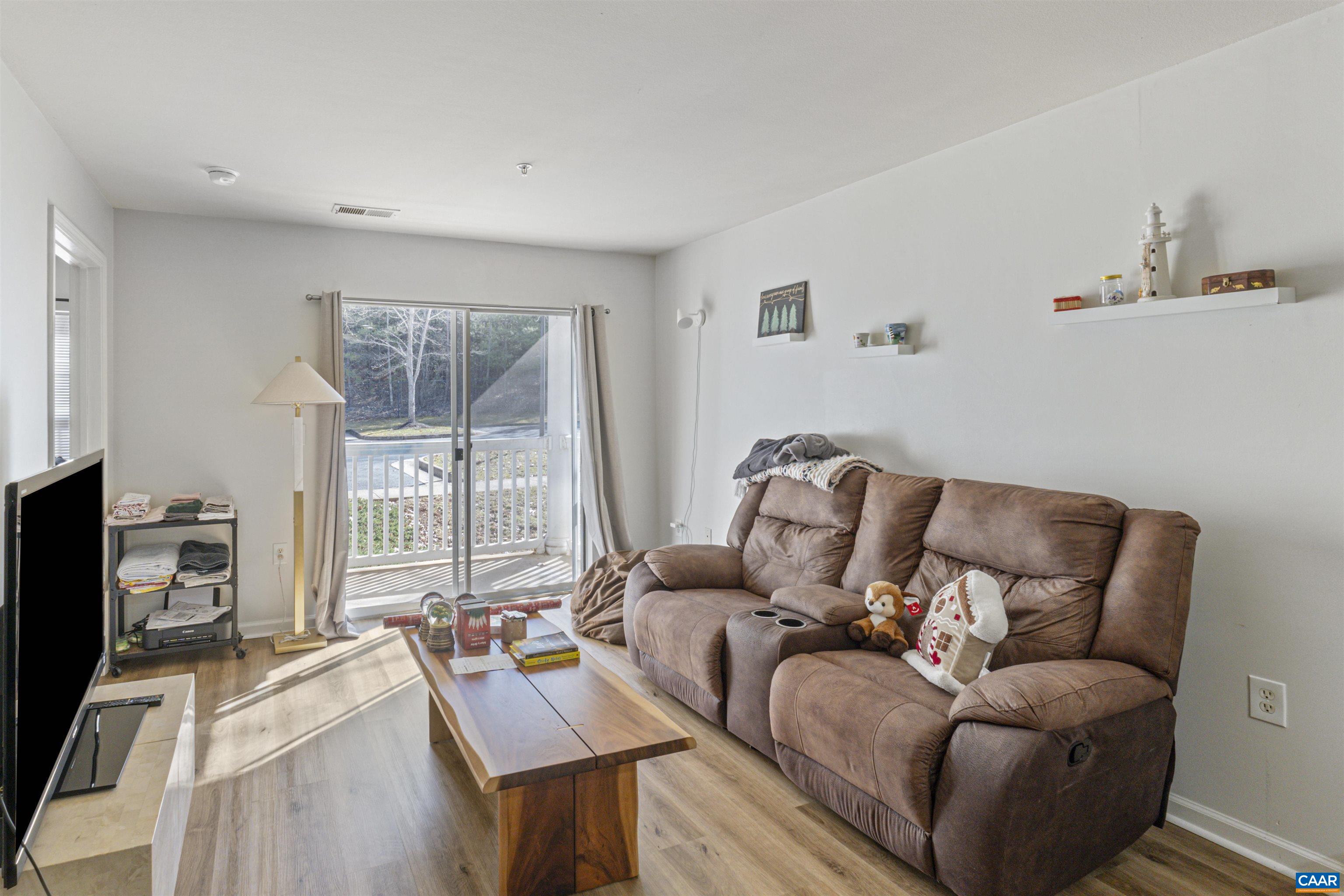 235 YELLOWSTONE DR Unit: 103