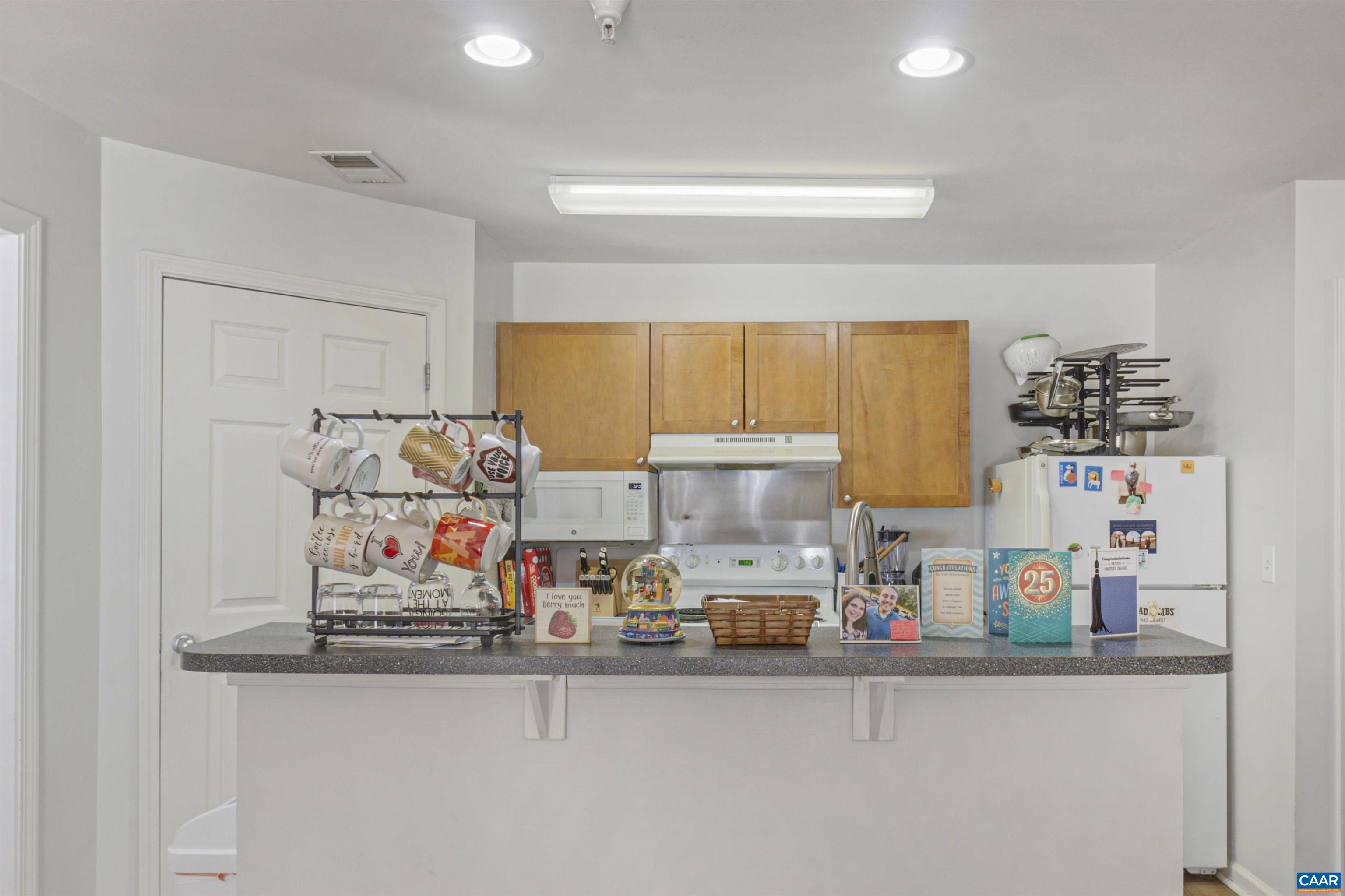 235 YELLOWSTONE DR Unit: 103