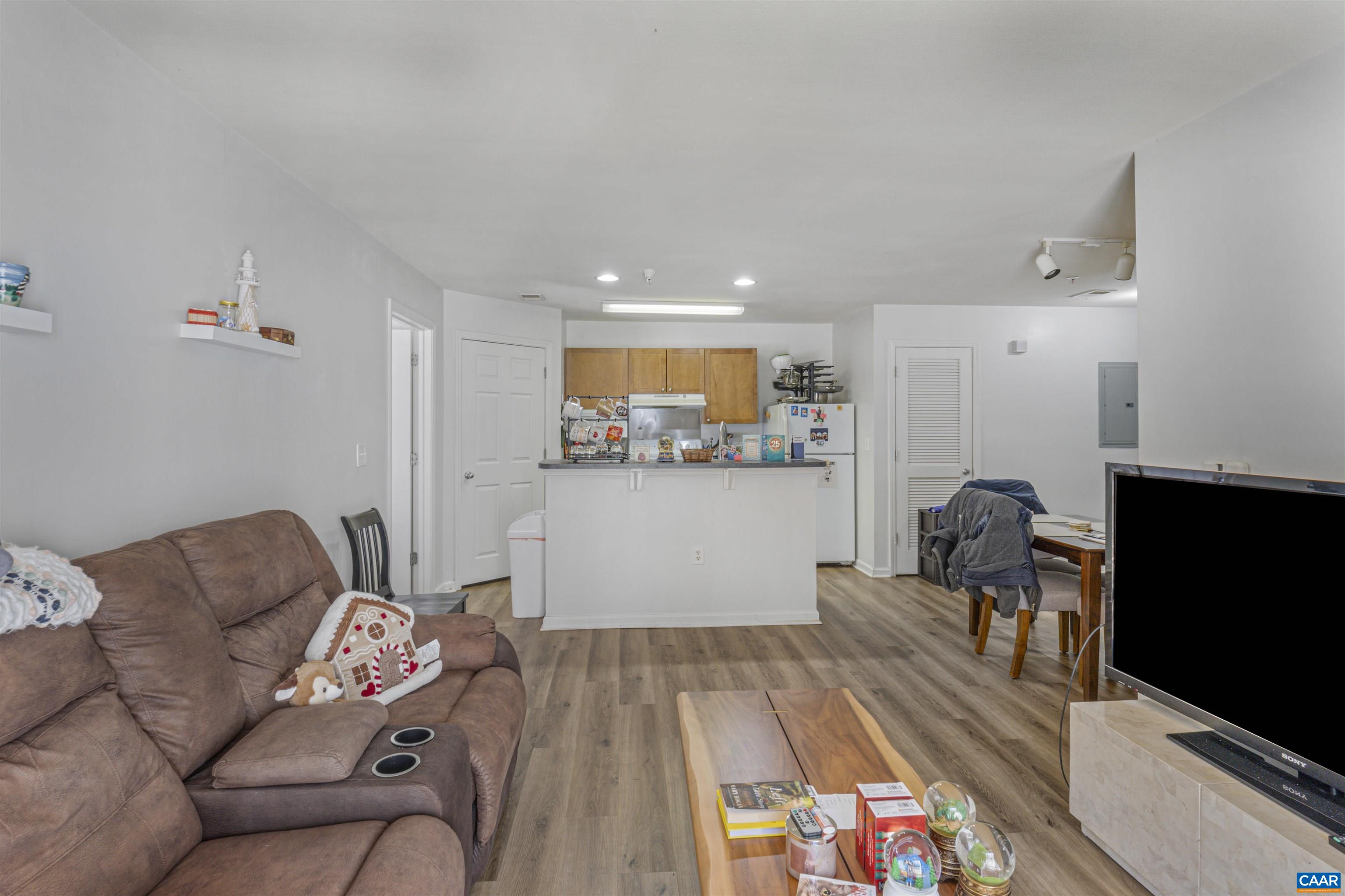 235 YELLOWSTONE DR Unit: 103