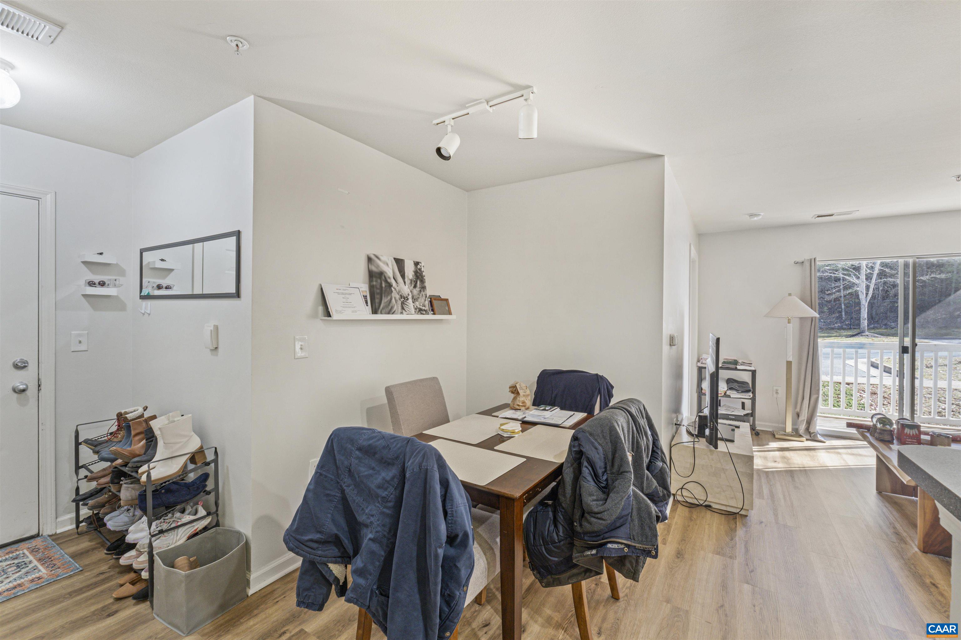235 YELLOWSTONE DR Unit: 103
