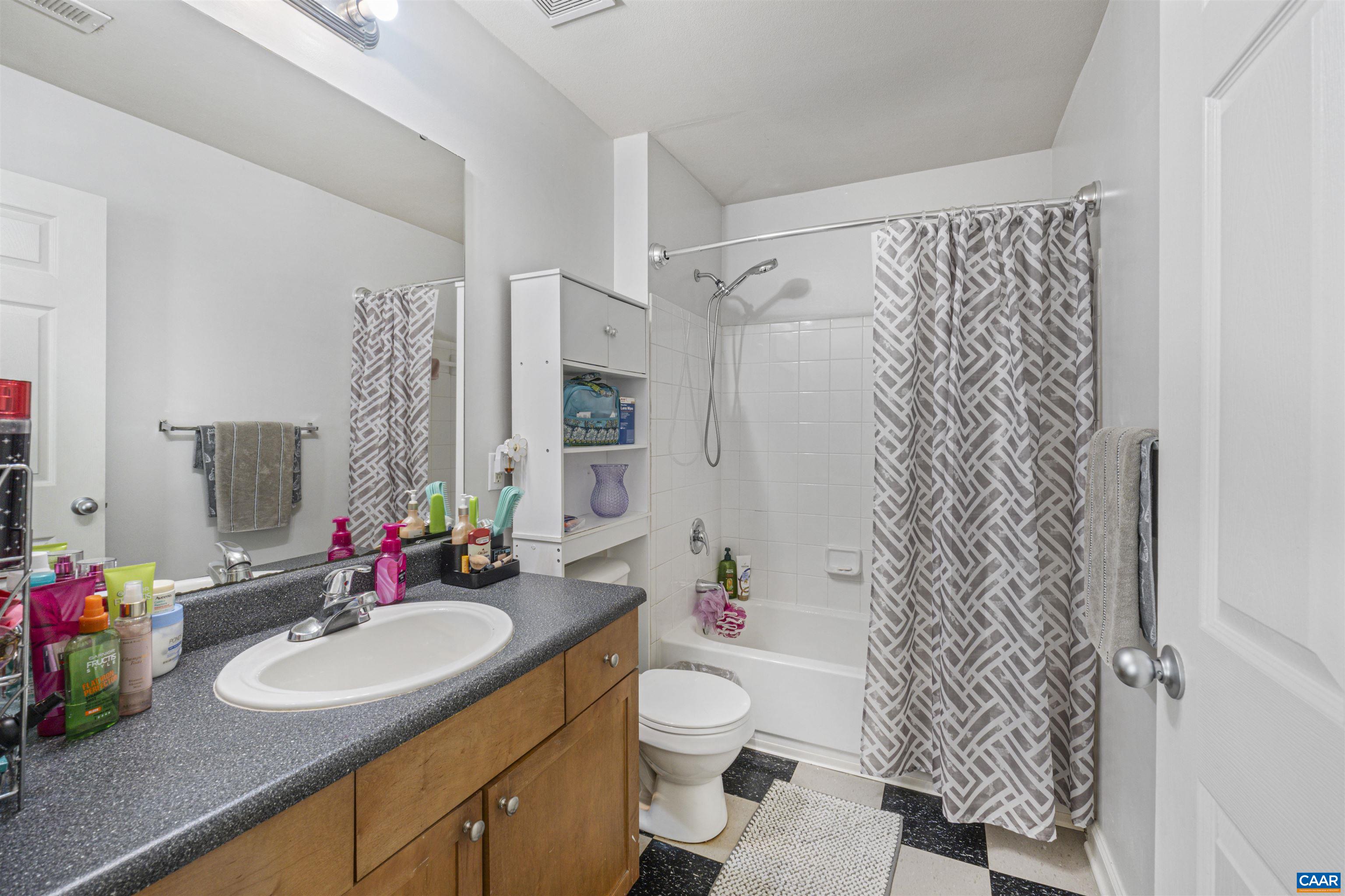 235 YELLOWSTONE DR Unit: 103