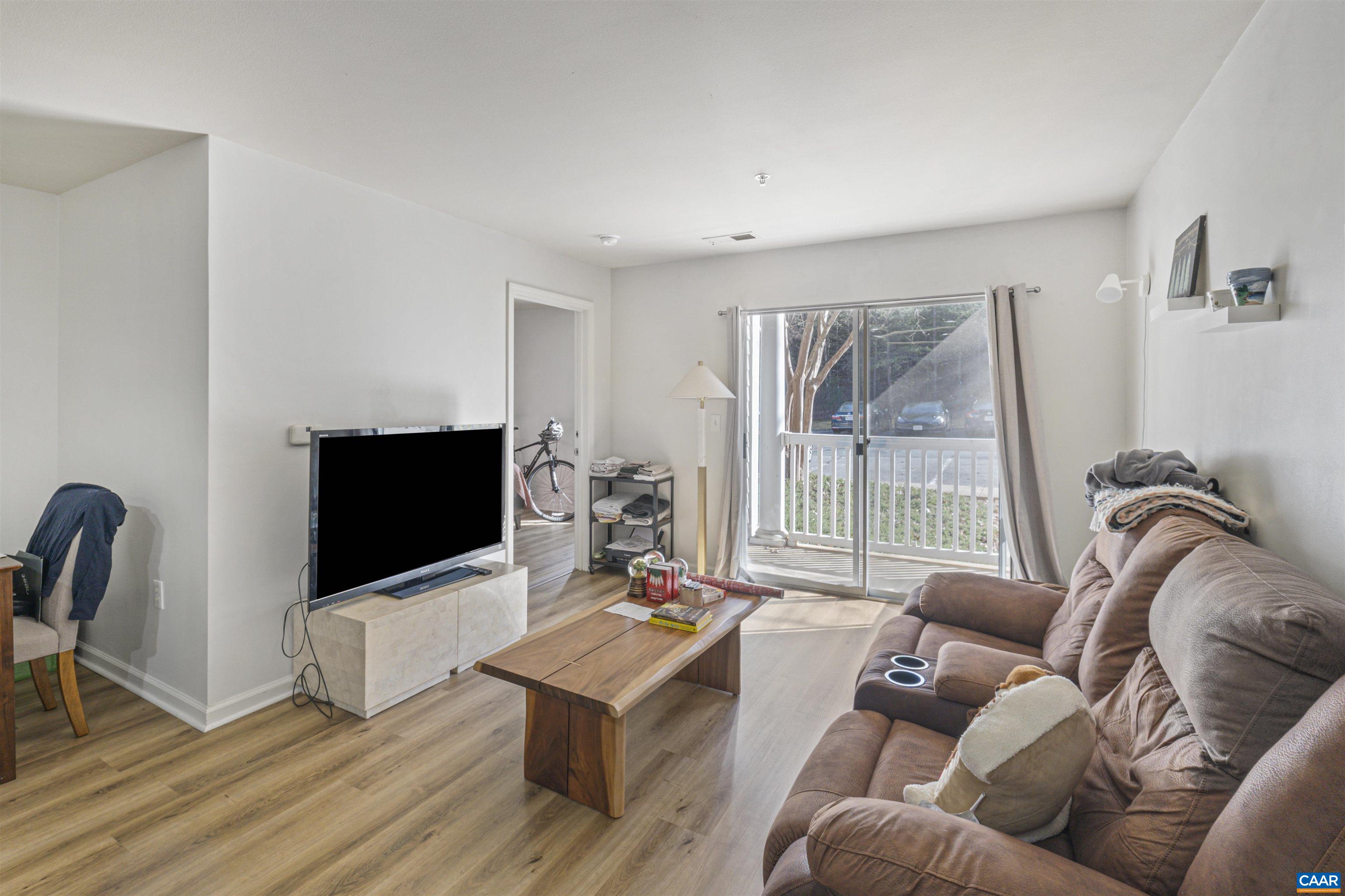 235 YELLOWSTONE DR Unit: 103