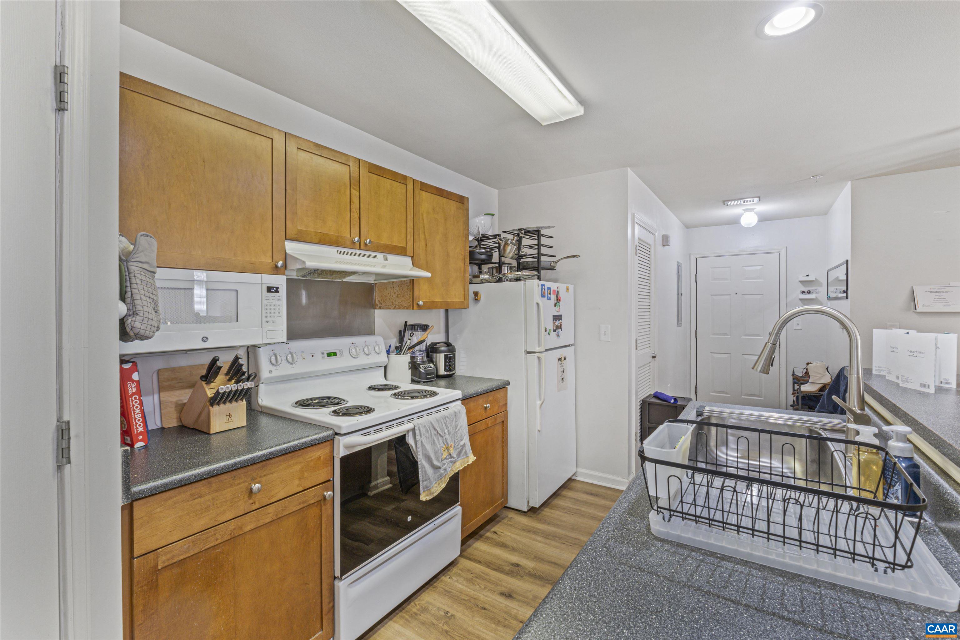 235 YELLOWSTONE DR Unit: 103