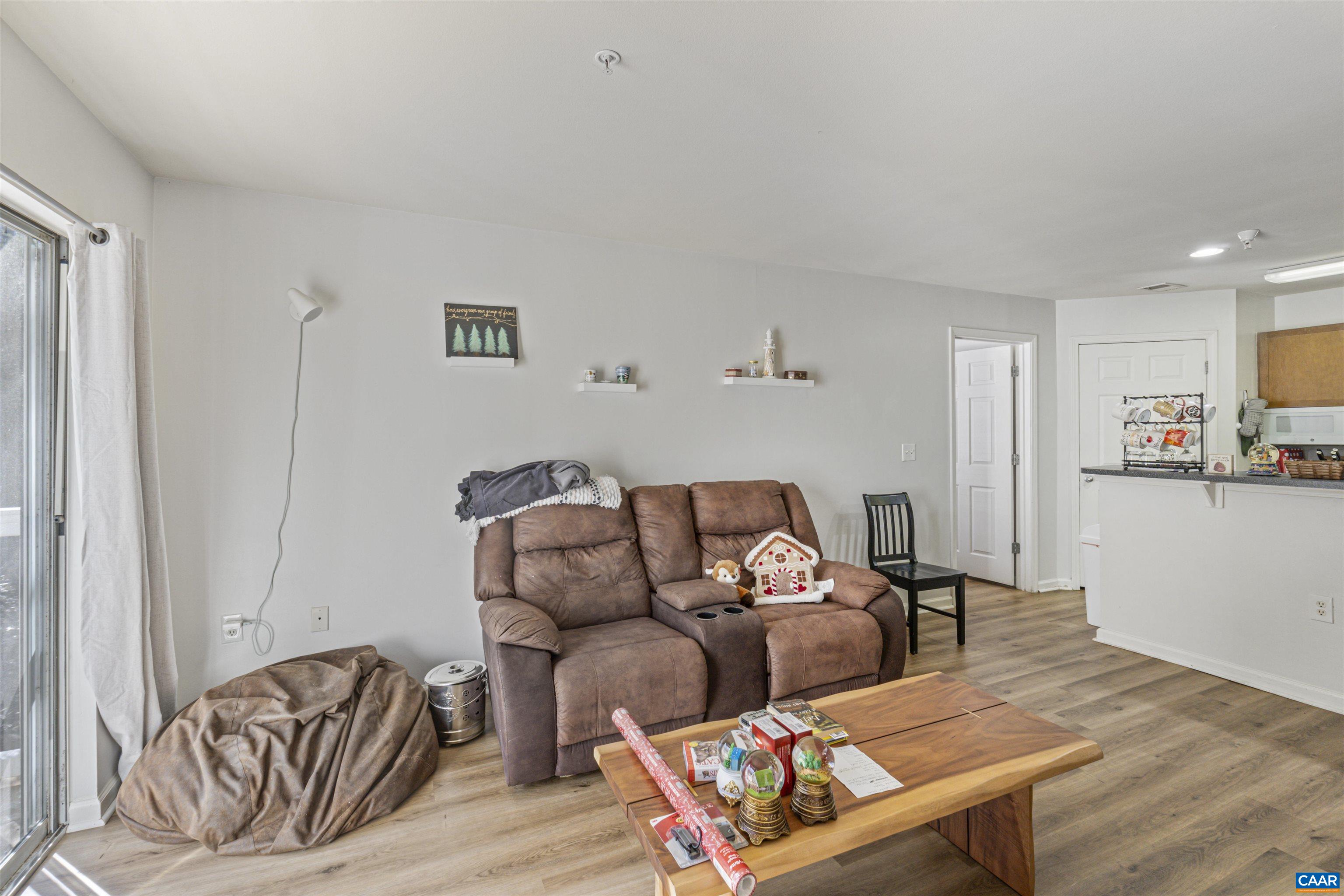 235 YELLOWSTONE DR Unit: 103