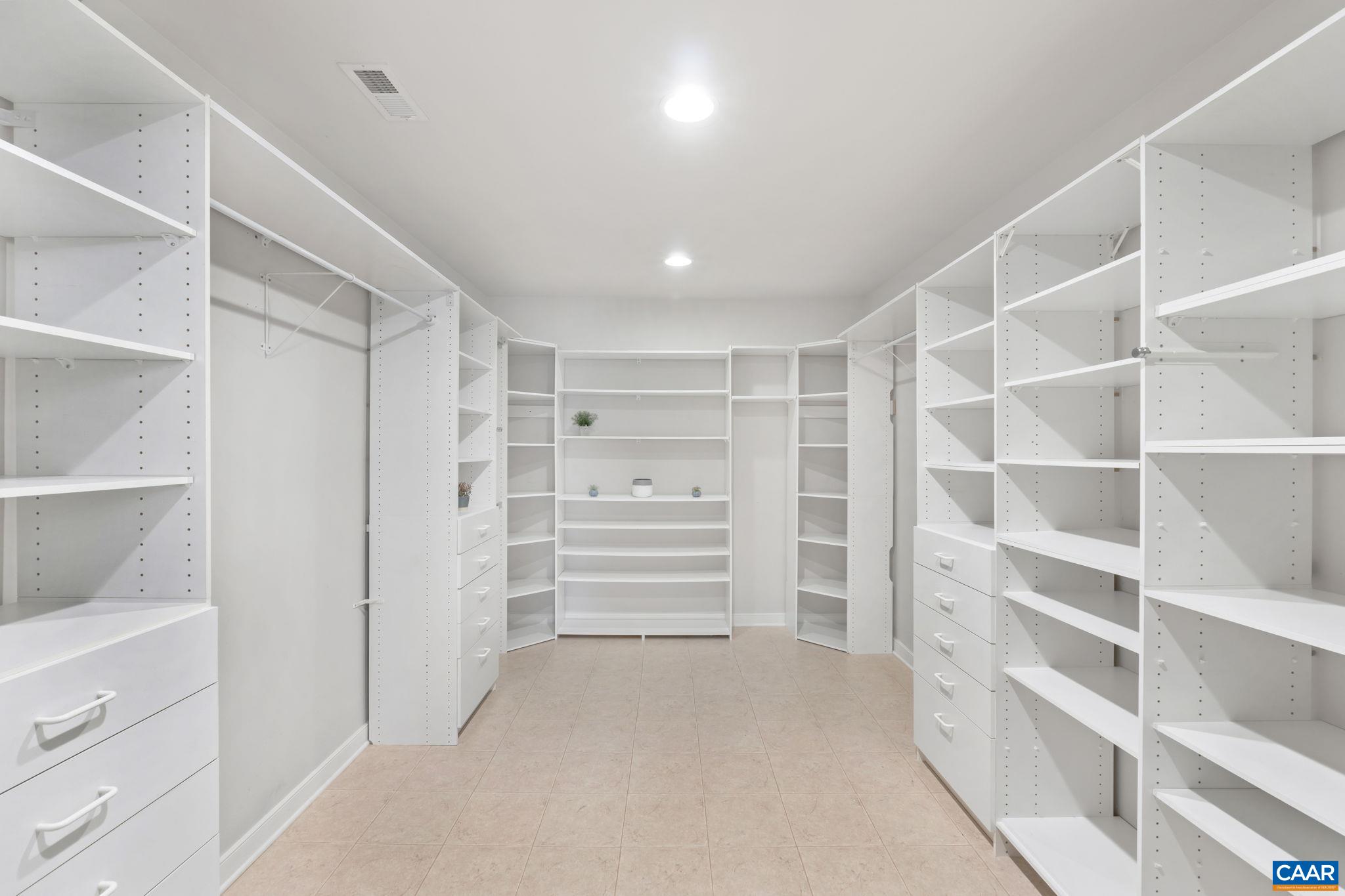 1168 COURTYARD DR