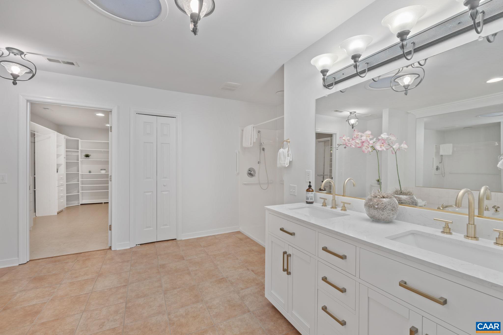 1168 COURTYARD DR