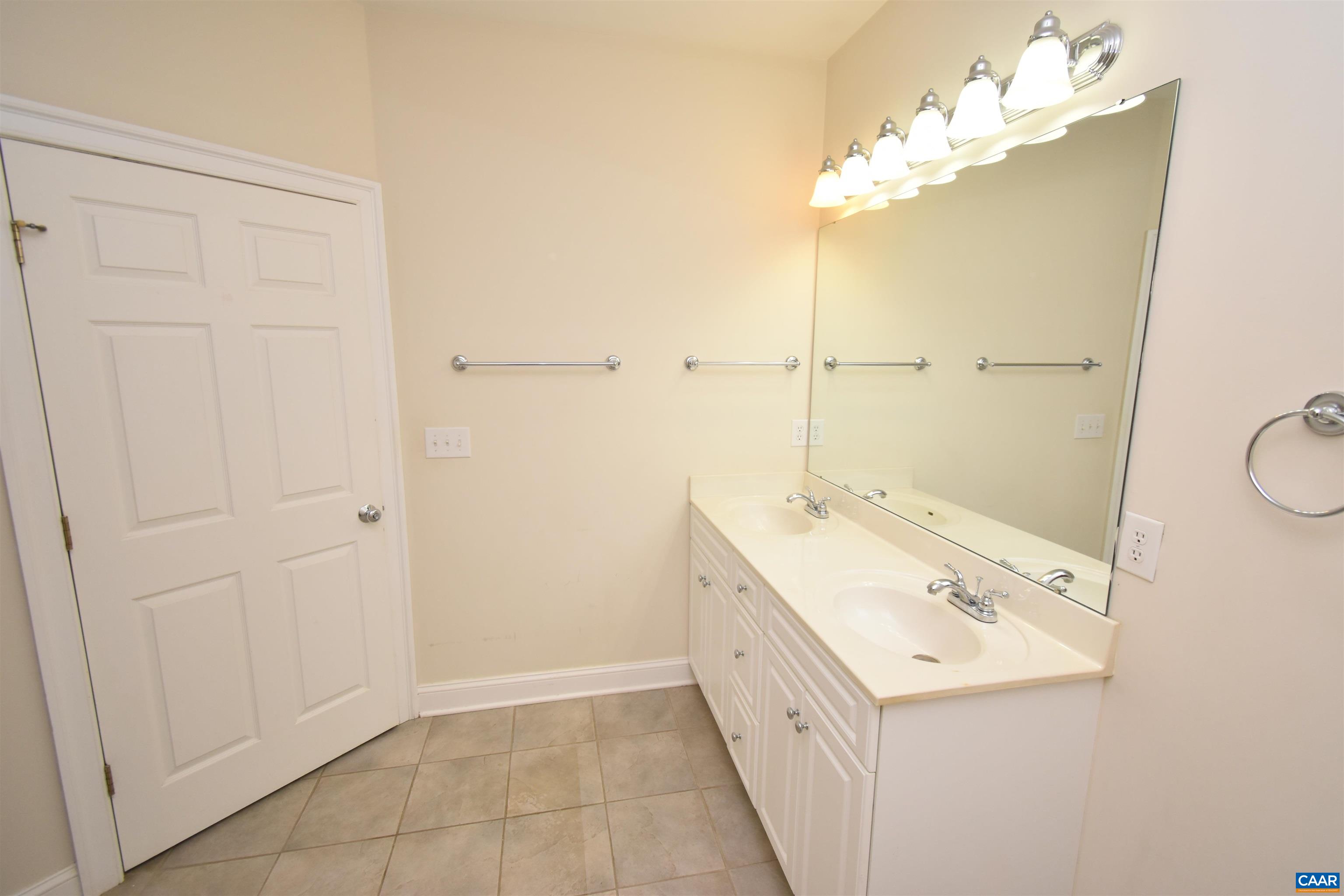 1052 GLENWOOD STATION LN Unit: 104