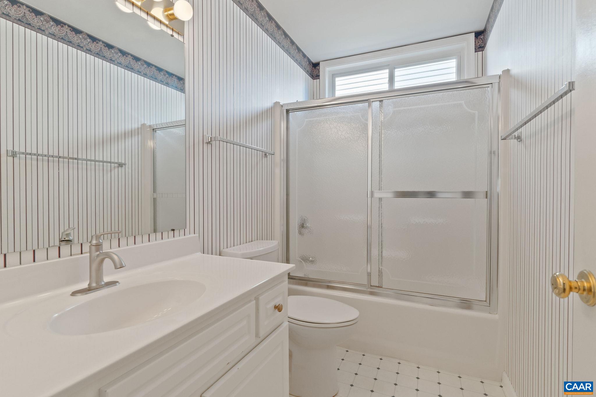 1182 RIVER OAKS LN