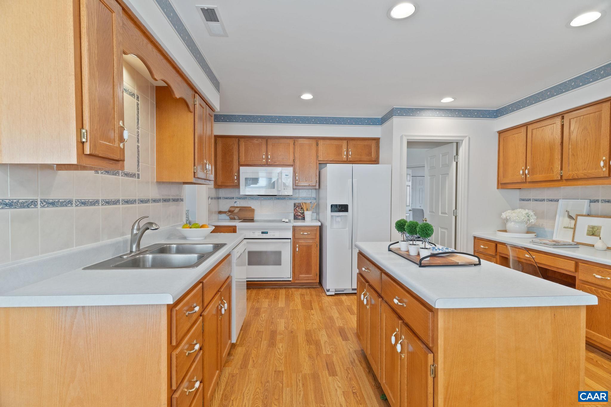 1182 RIVER OAKS LN