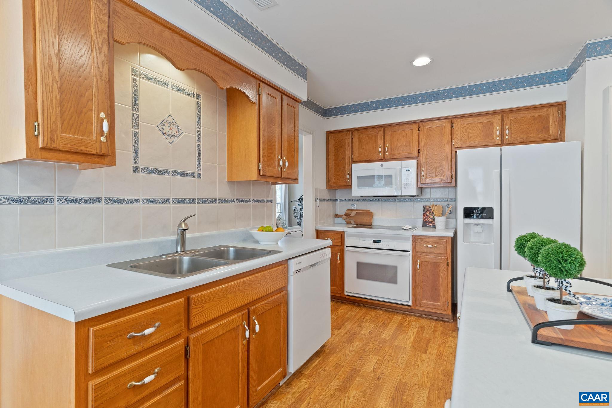 1182 RIVER OAKS LN