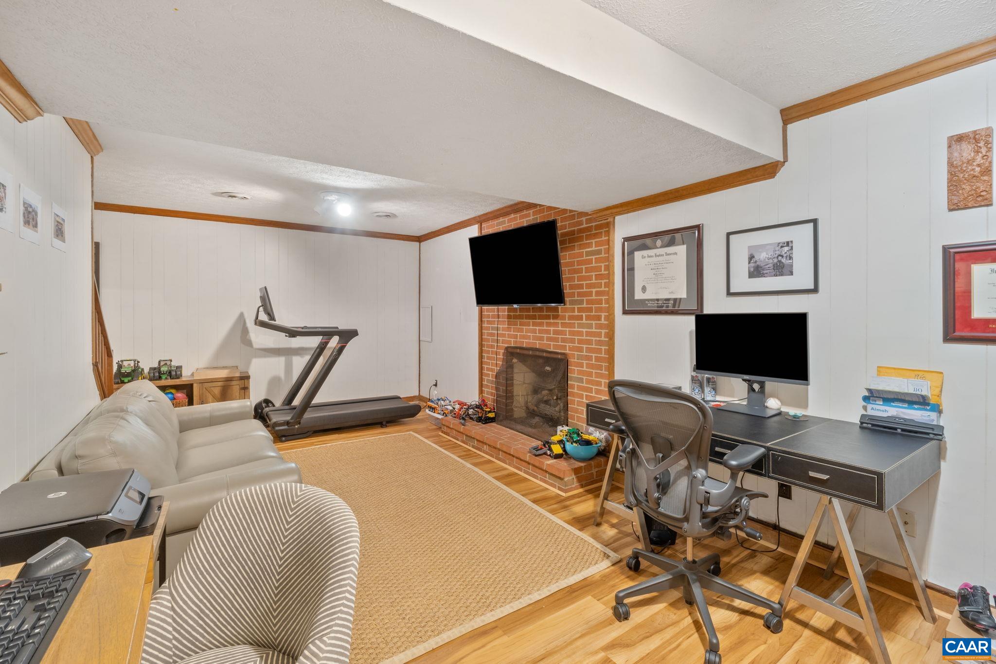 1087 TOWNE LN