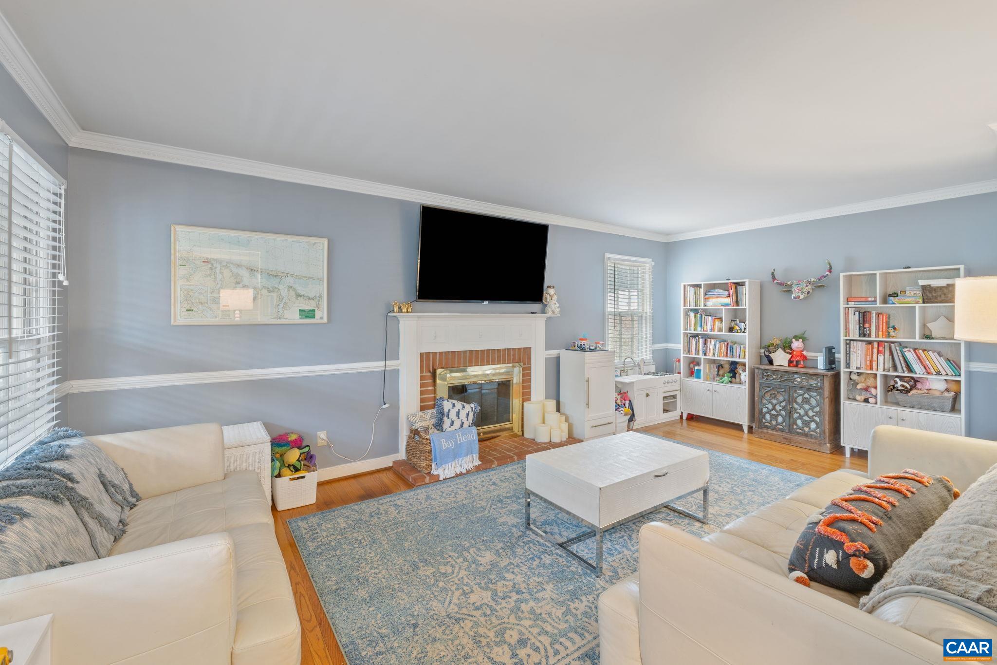 1087 TOWNE LN