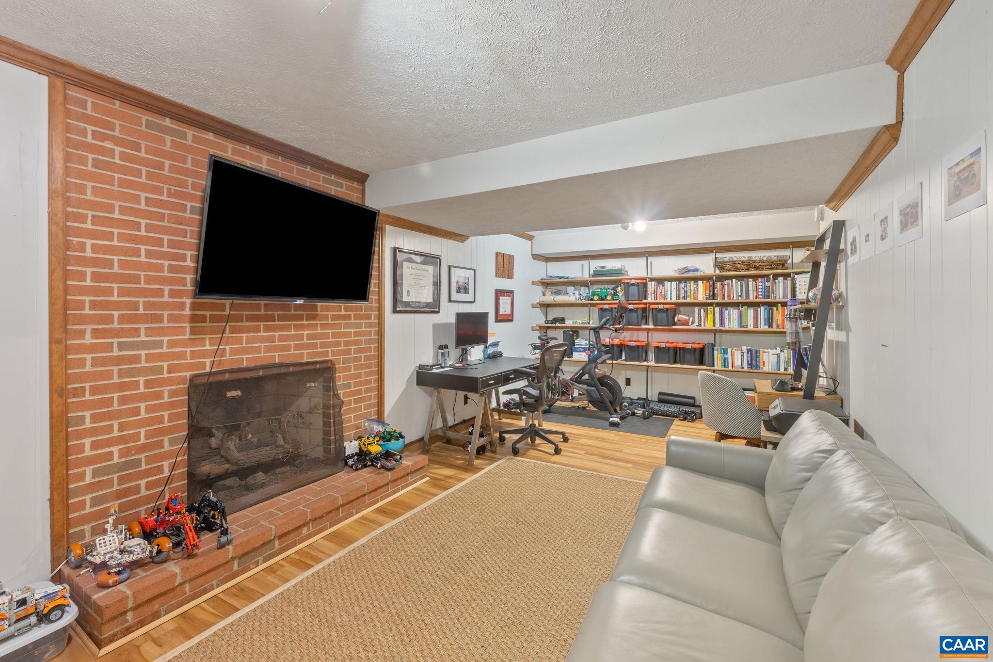 1087 TOWNE LN