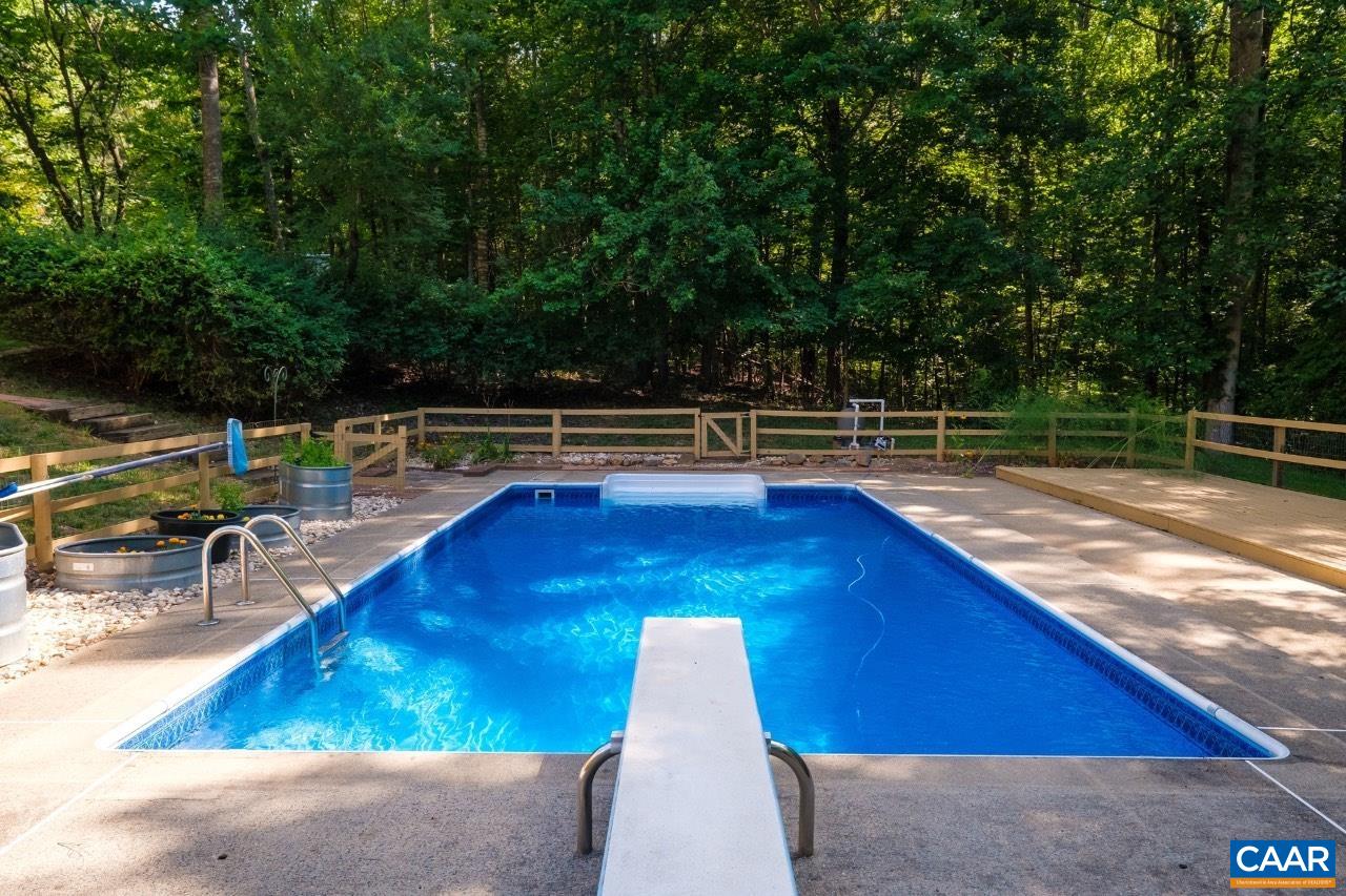 187 PINE NEEDLES LN