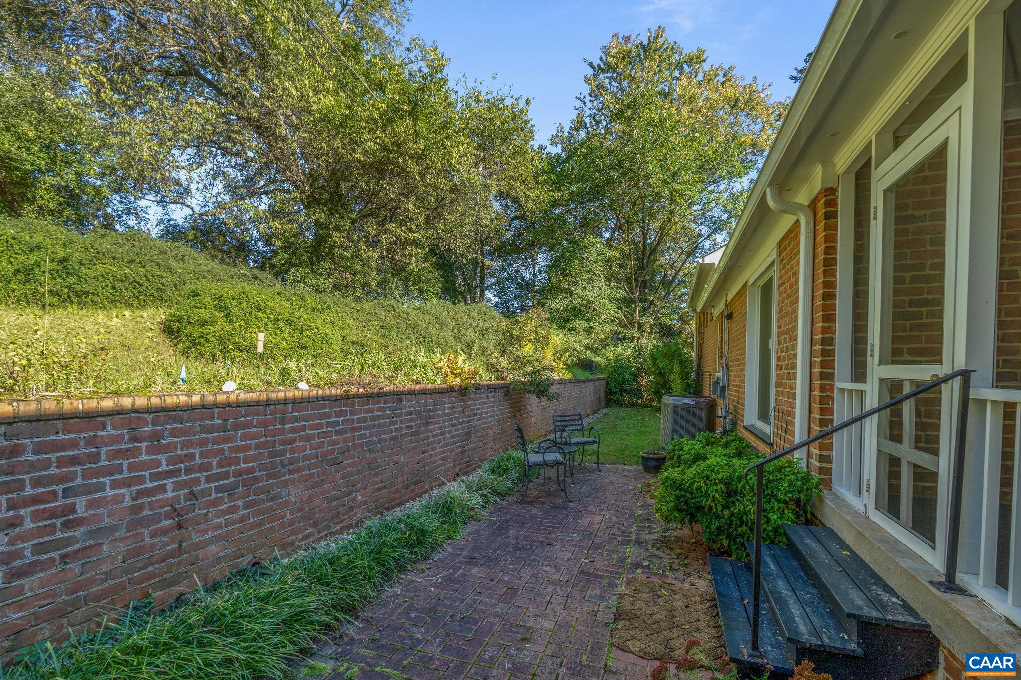 42 CANTERBURY RD