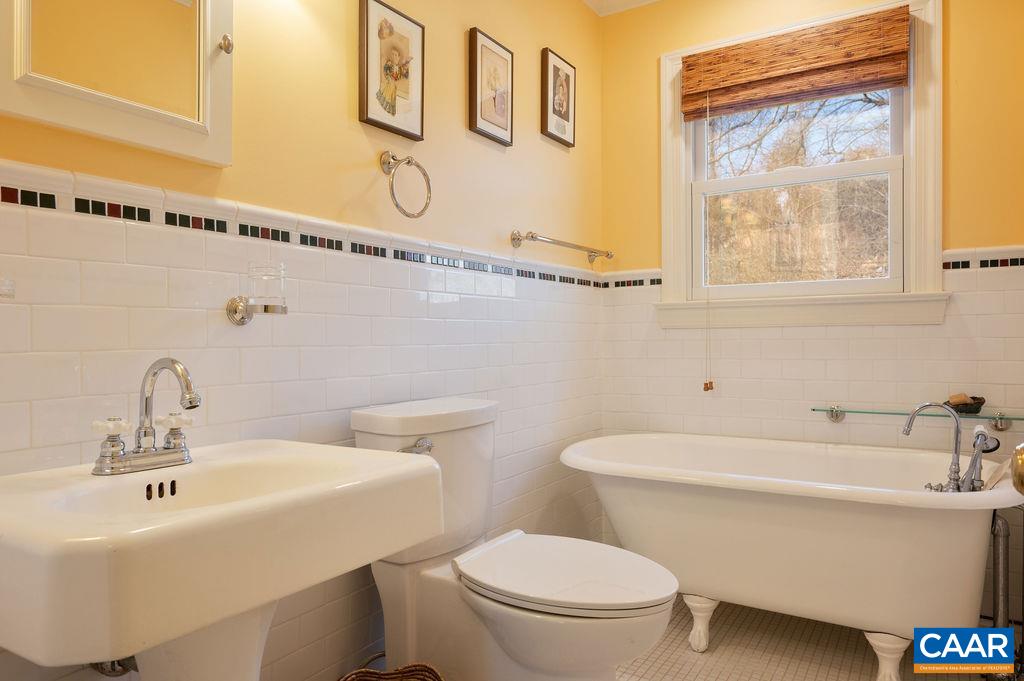 42 CANTERBURY RD