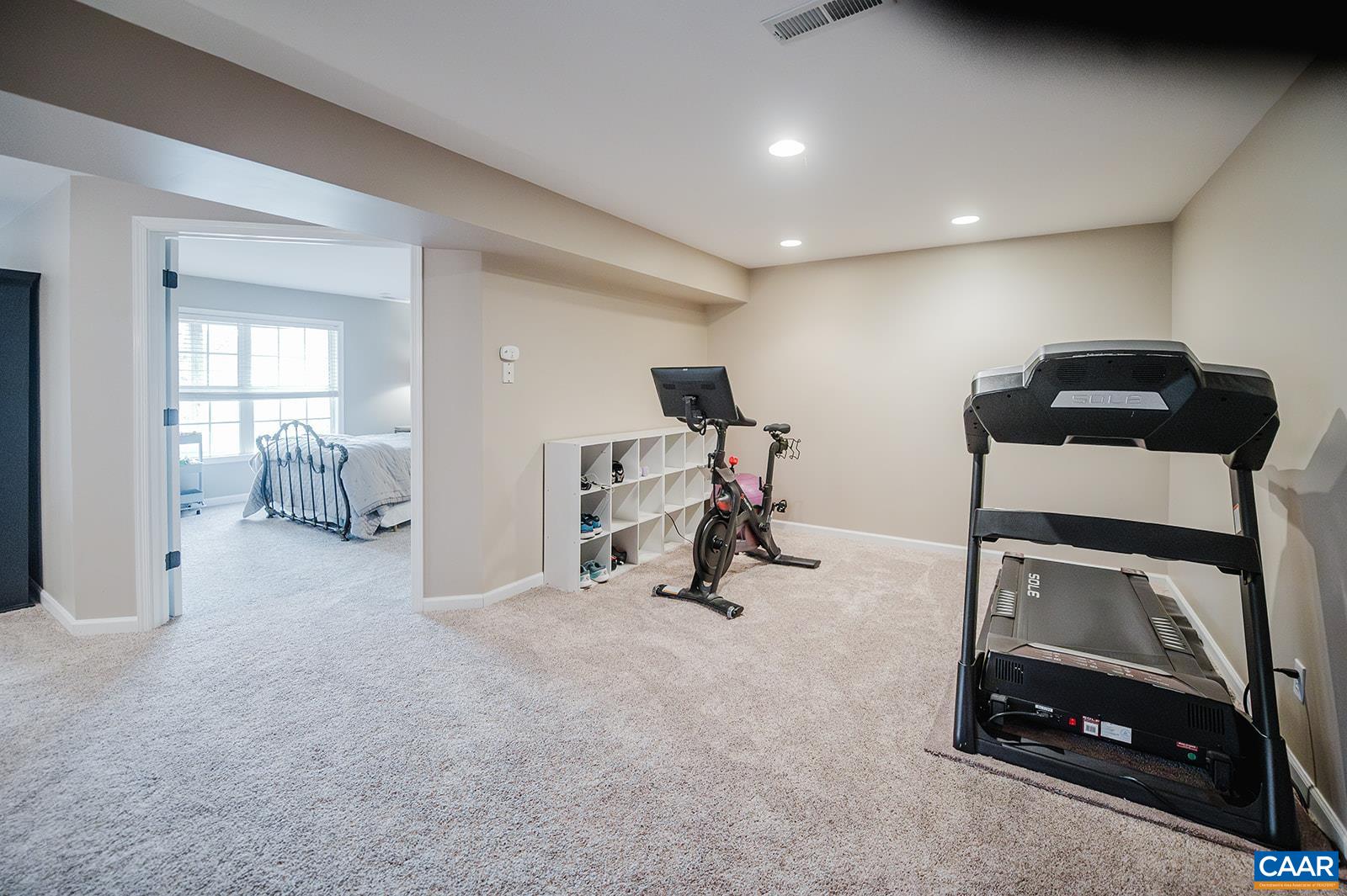 1060 ROLLING MEADOW DR