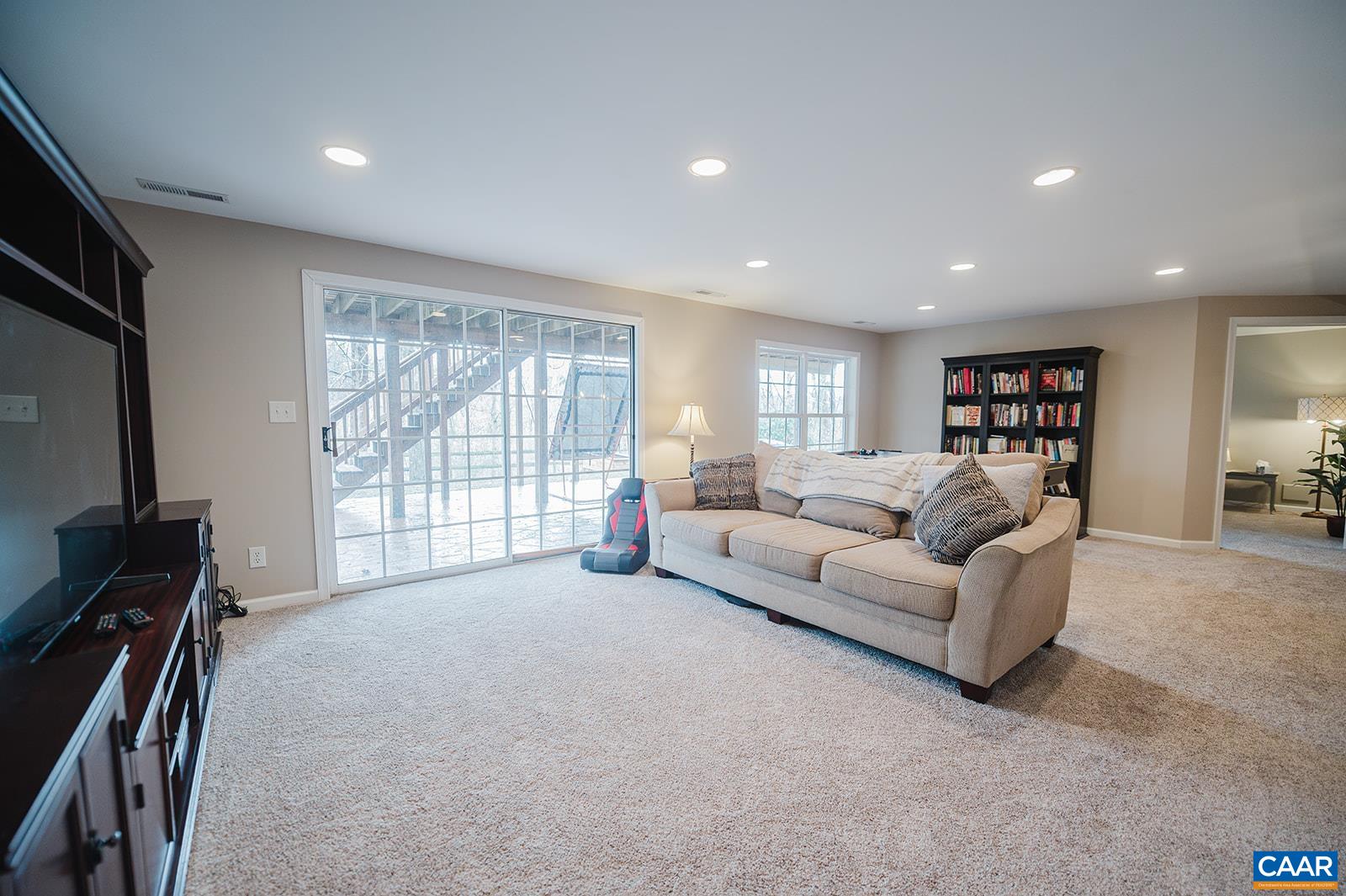 1060 ROLLING MEADOW DR