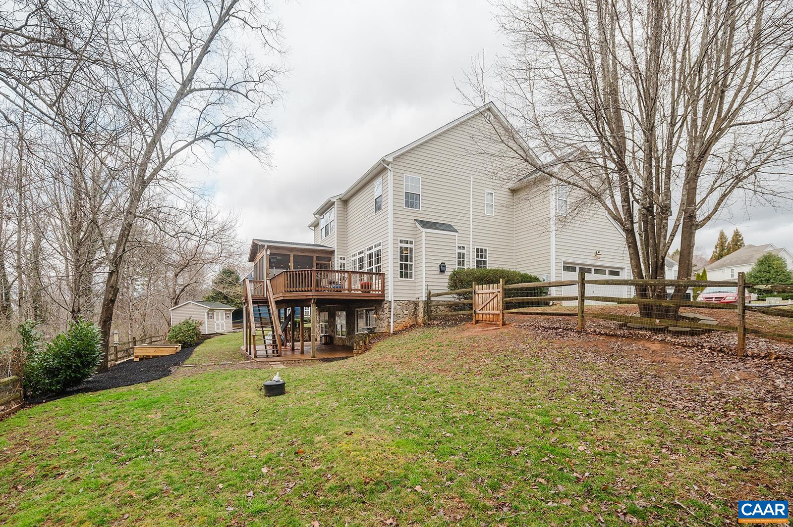 1060 ROLLING MEADOW DR