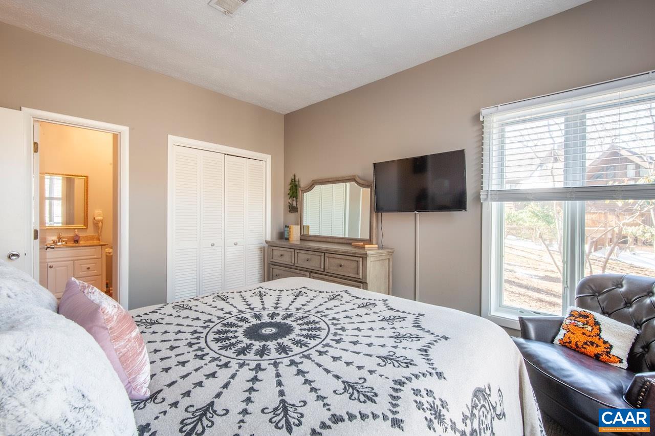 714 LAURELWOOD CONDOS