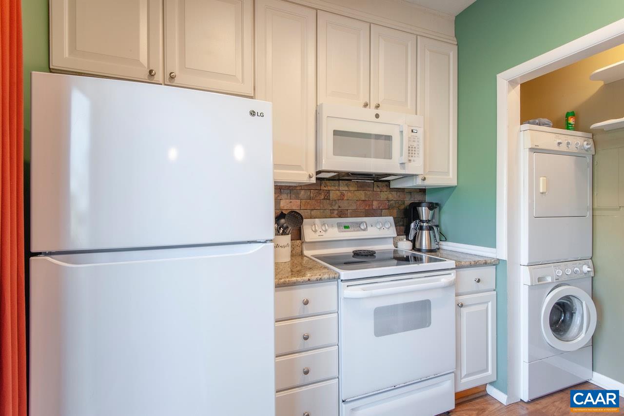 714 LAURELWOOD CONDOS