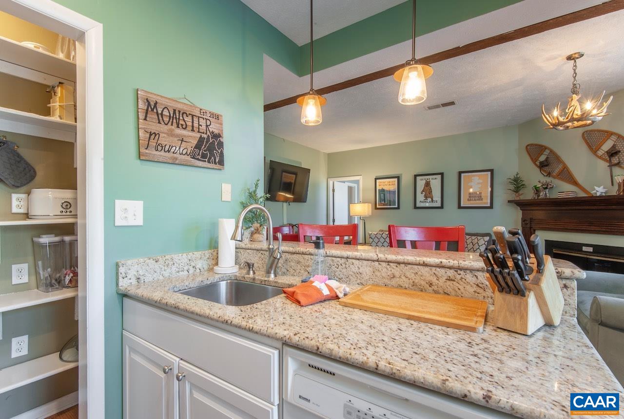 714 LAURELWOOD CONDOS