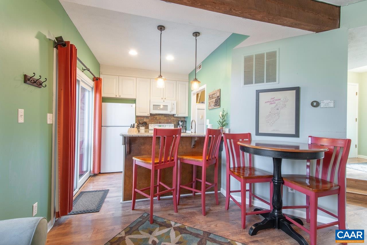 714 LAURELWOOD CONDOS