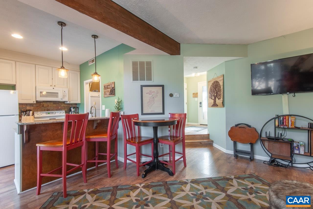 714 LAURELWOOD CONDOS